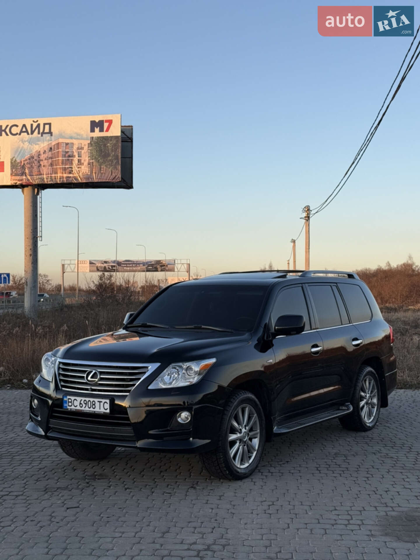 Головне фото звіту автомобіля LEXUS LX 570 2010