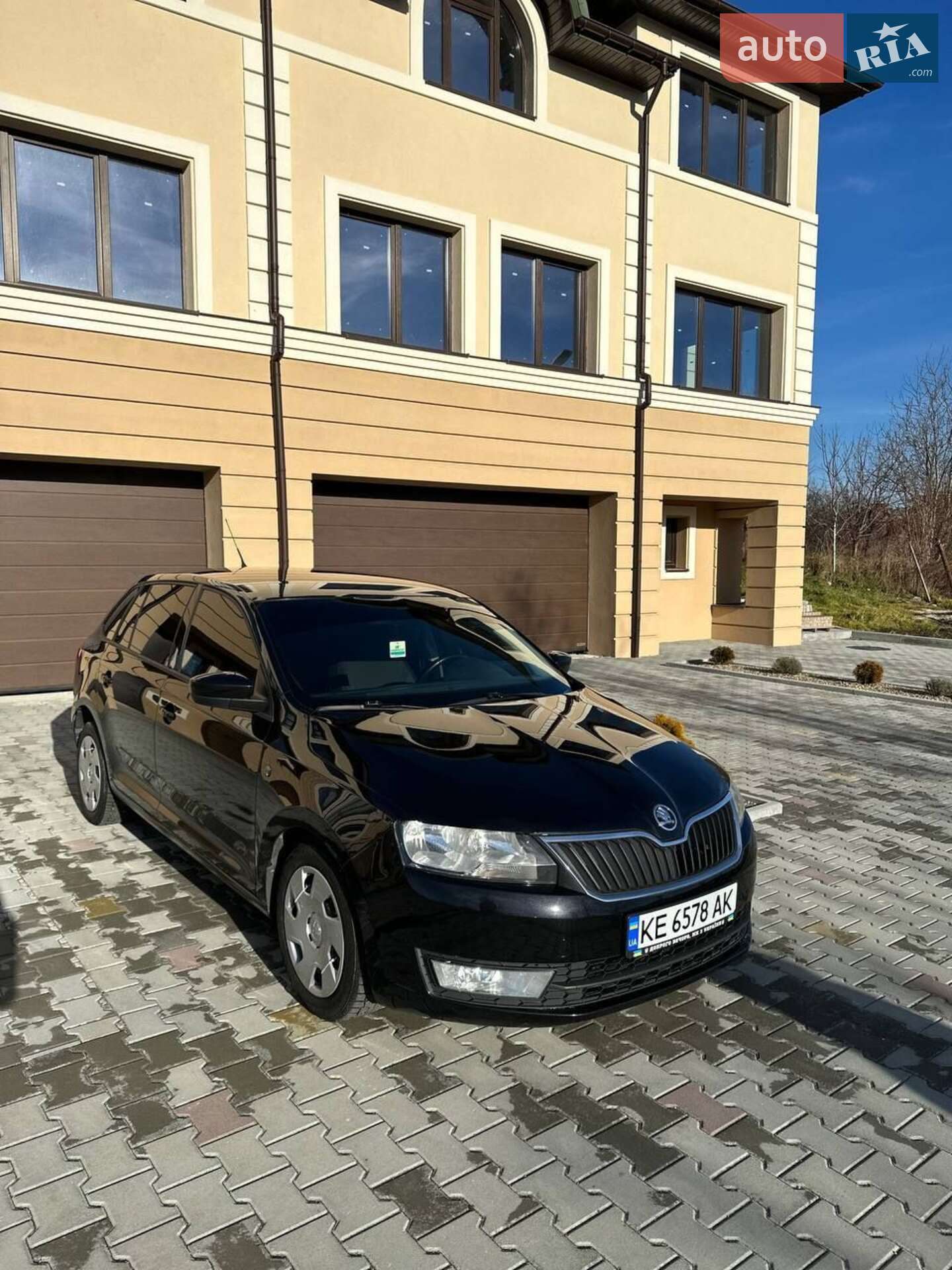 Головне фото звіту автомобіля SKODA RAPID 2014