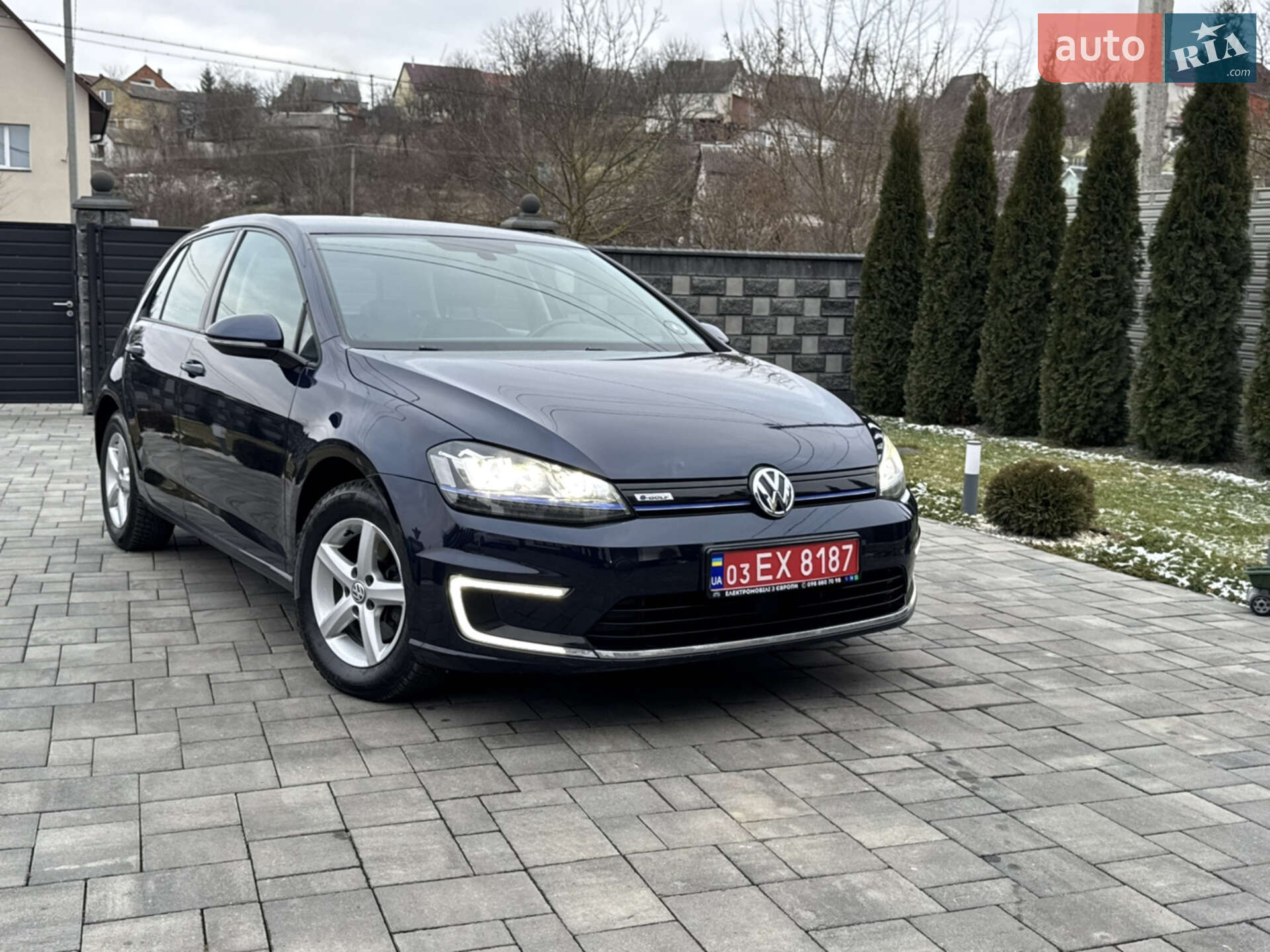 VOLKSWAGEN E-GOLF 2015
