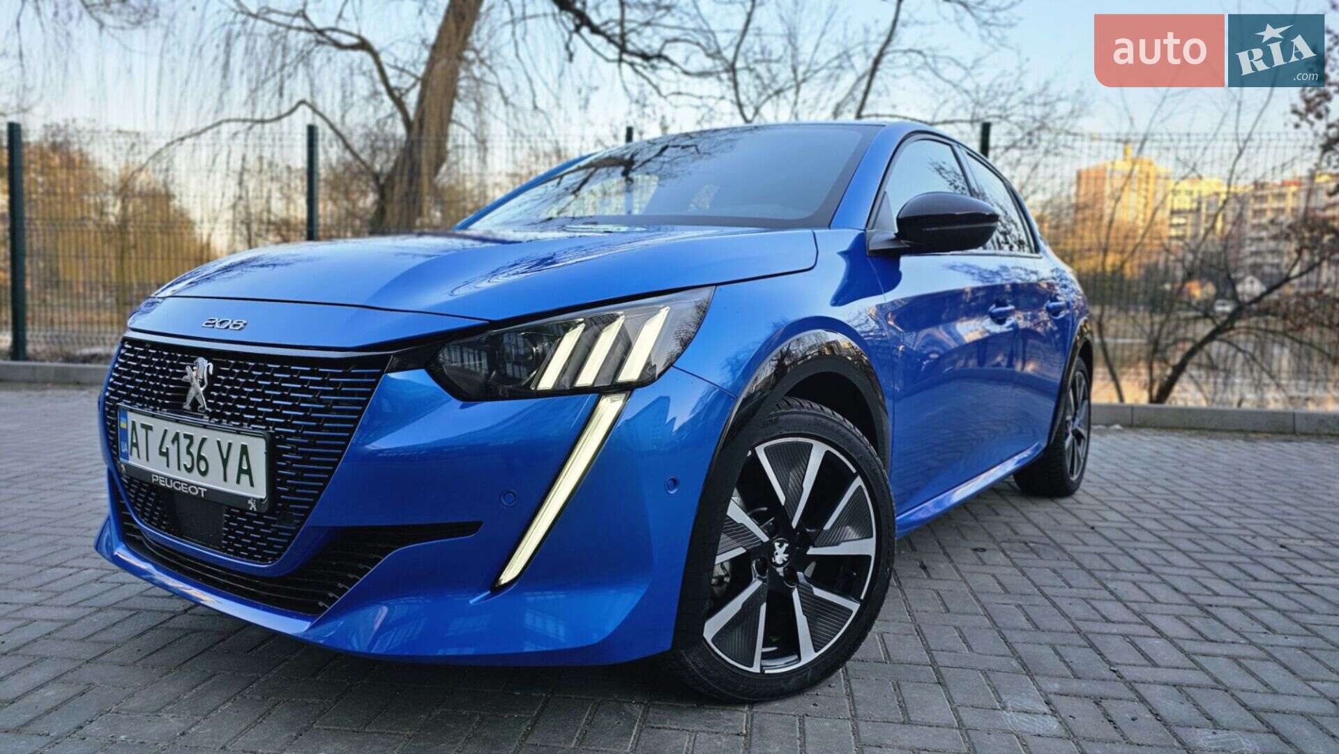 PEUGEOT E-208 2021