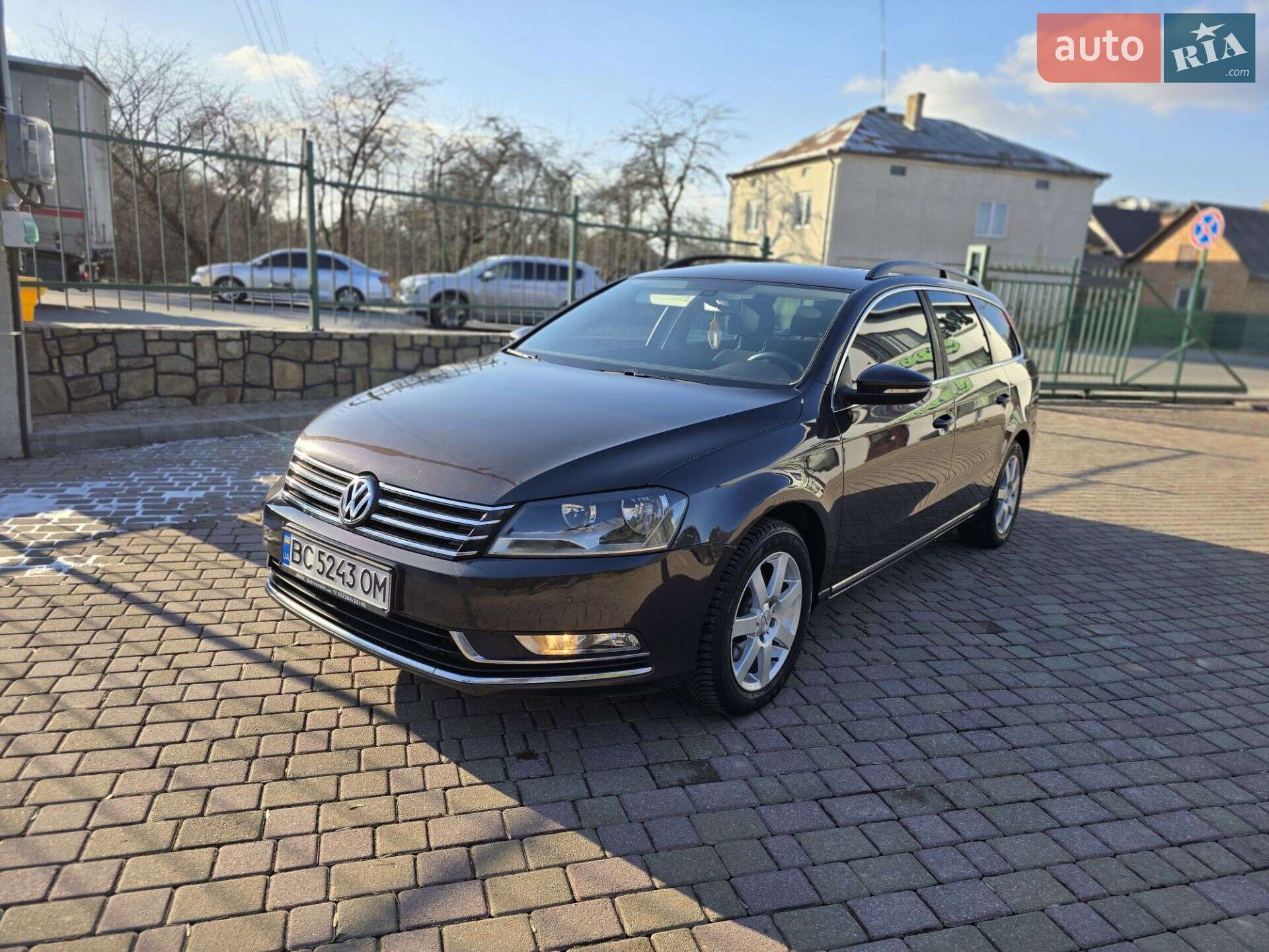 VOLKSWAGEN PASSAT 2011