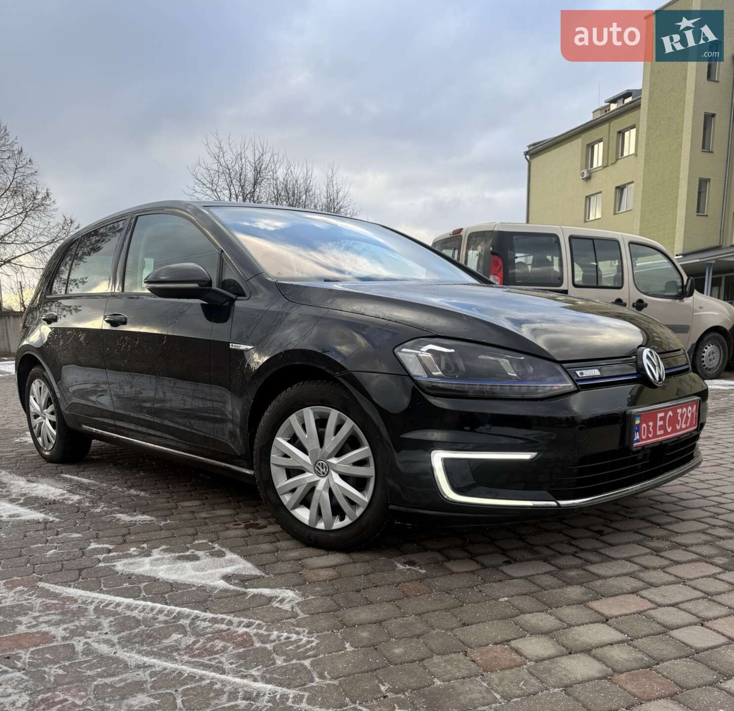 VOLKSWAGEN E-GOLF 2014