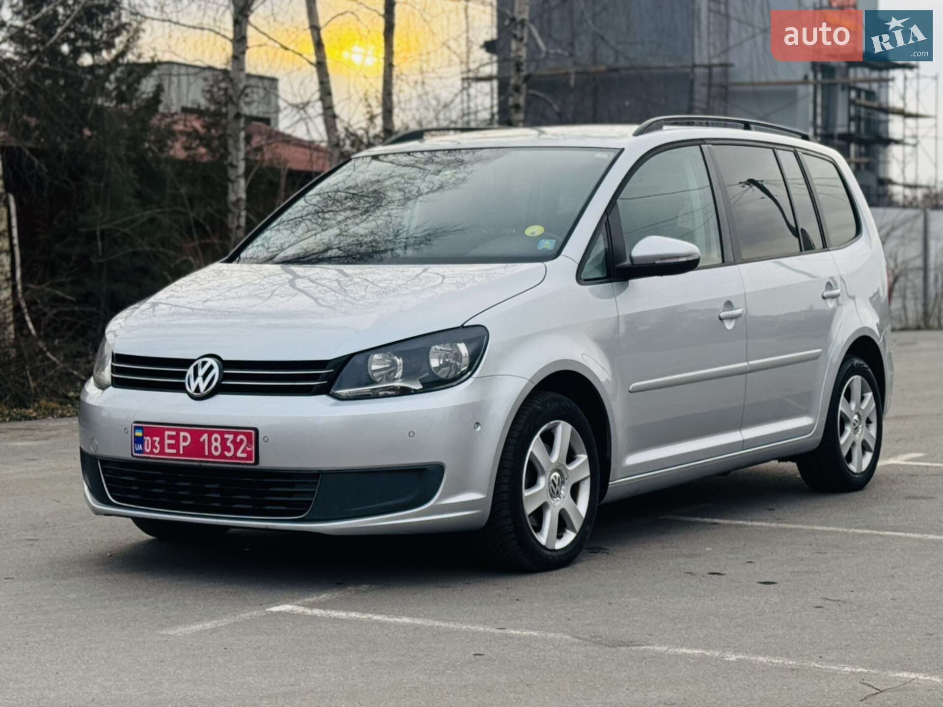 VOLKSWAGEN TOURAN 2010