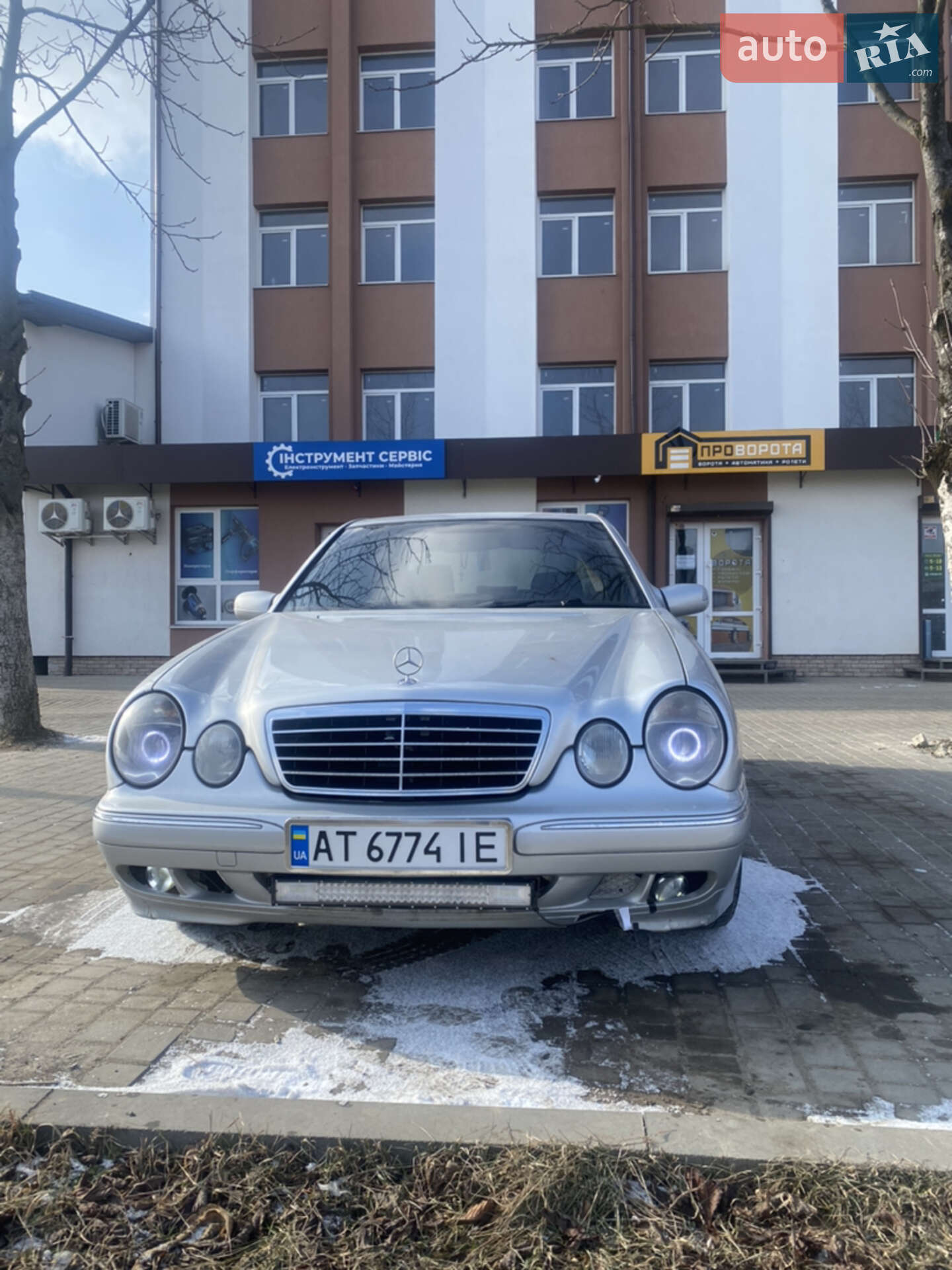 MERCEDES-BENZ E 220 2000