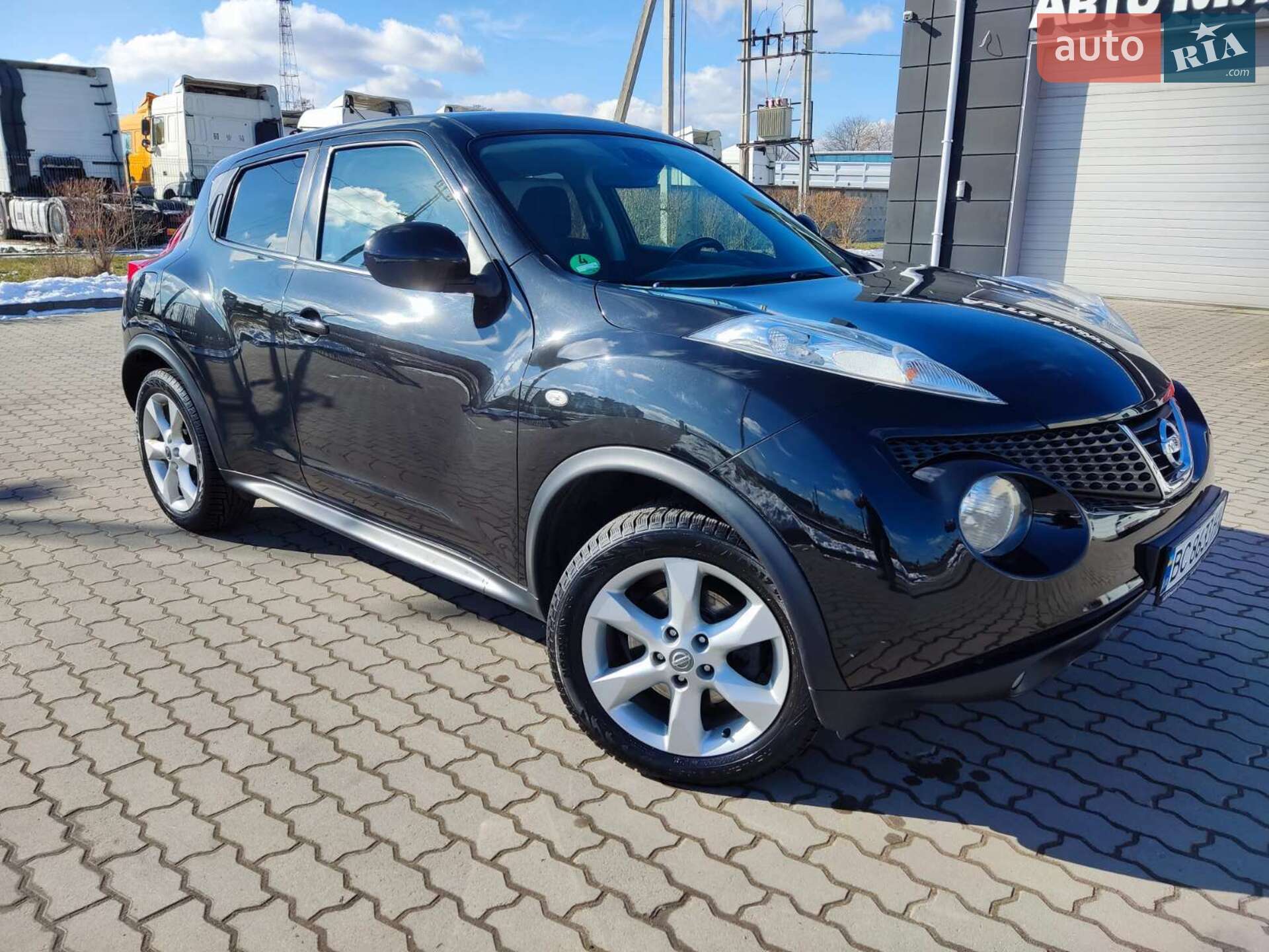 NISSAN JUKE 2012