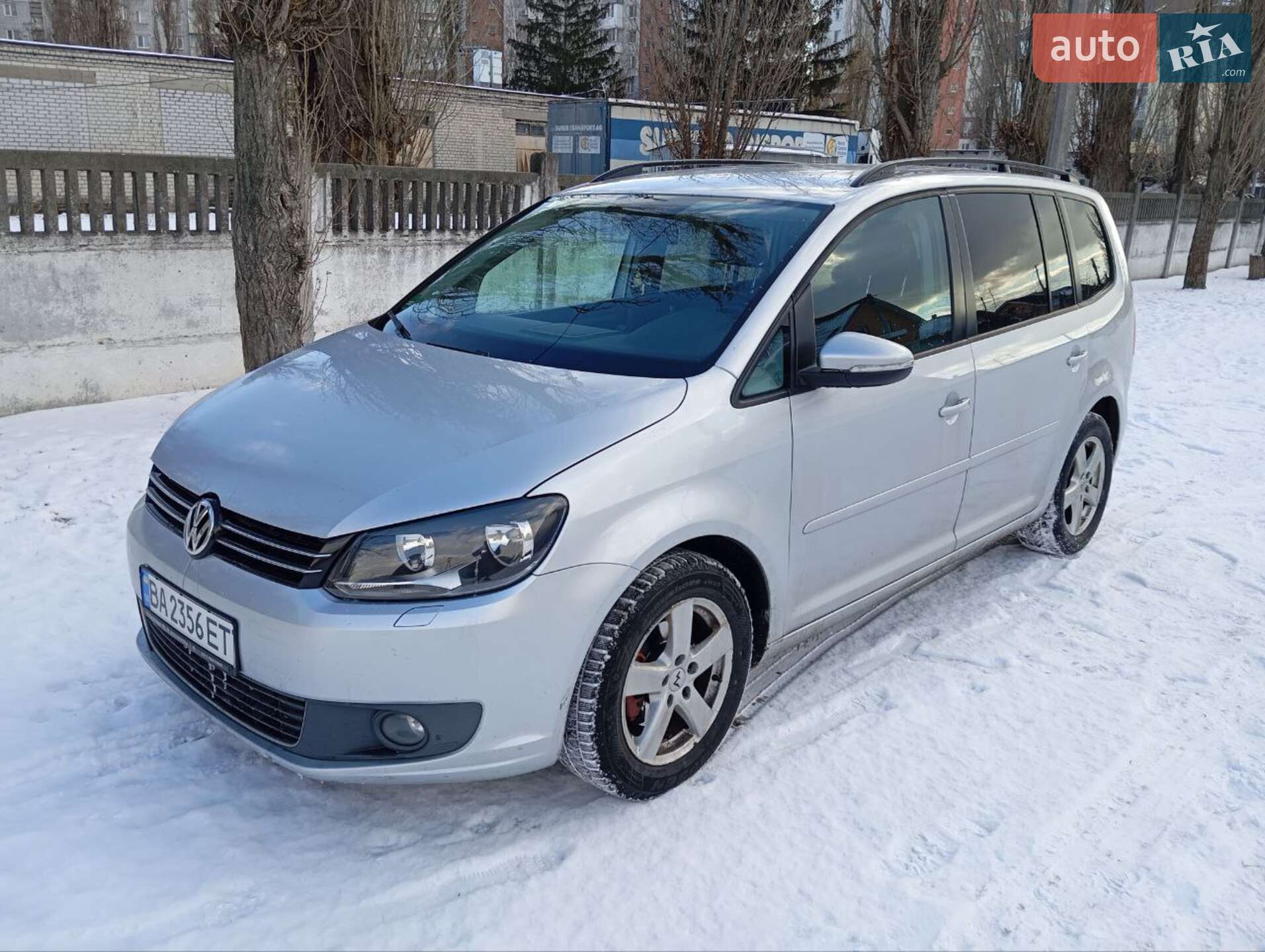 VOLKSWAGEN TOURAN 2011