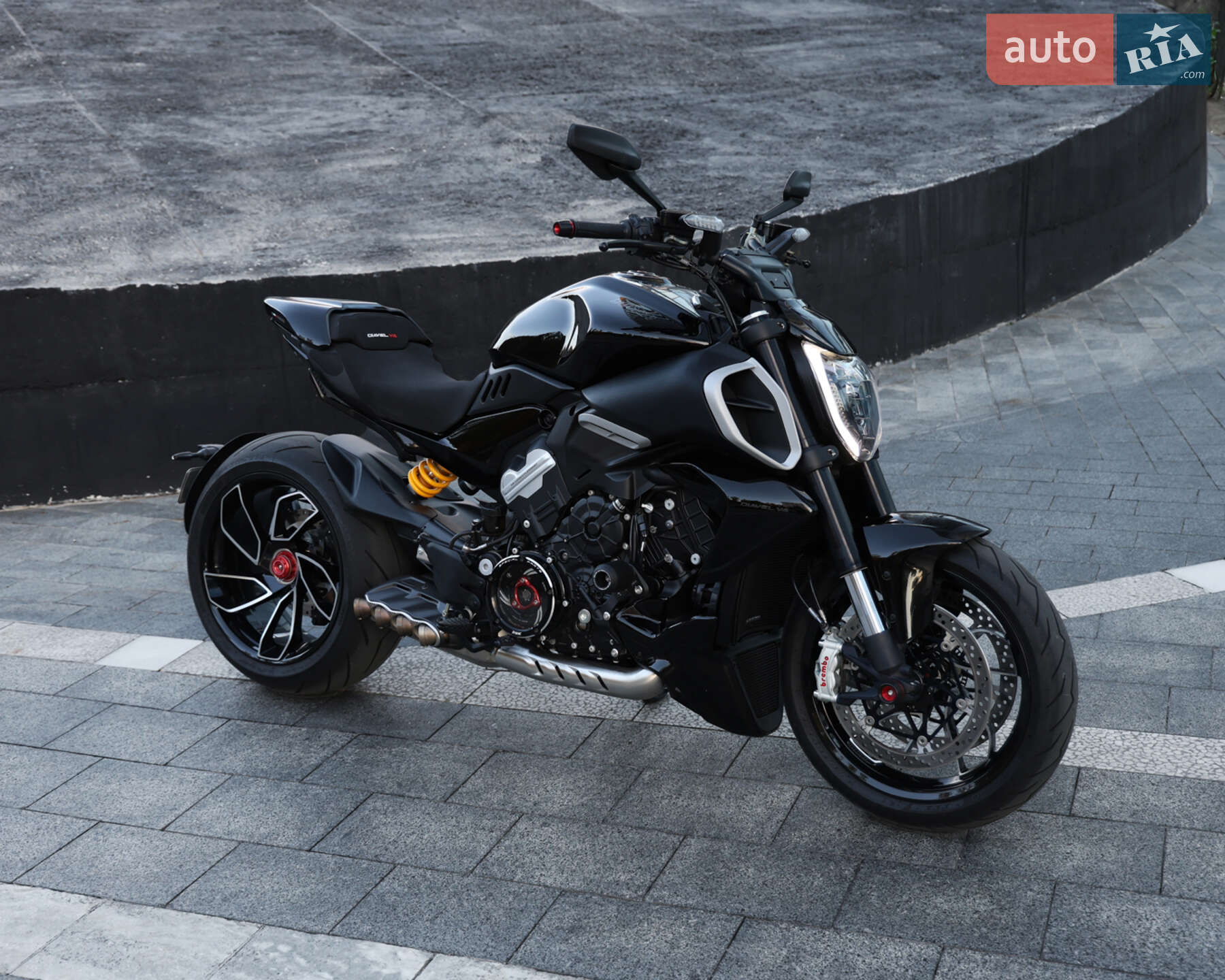 DUCATI DIAVEL 2023