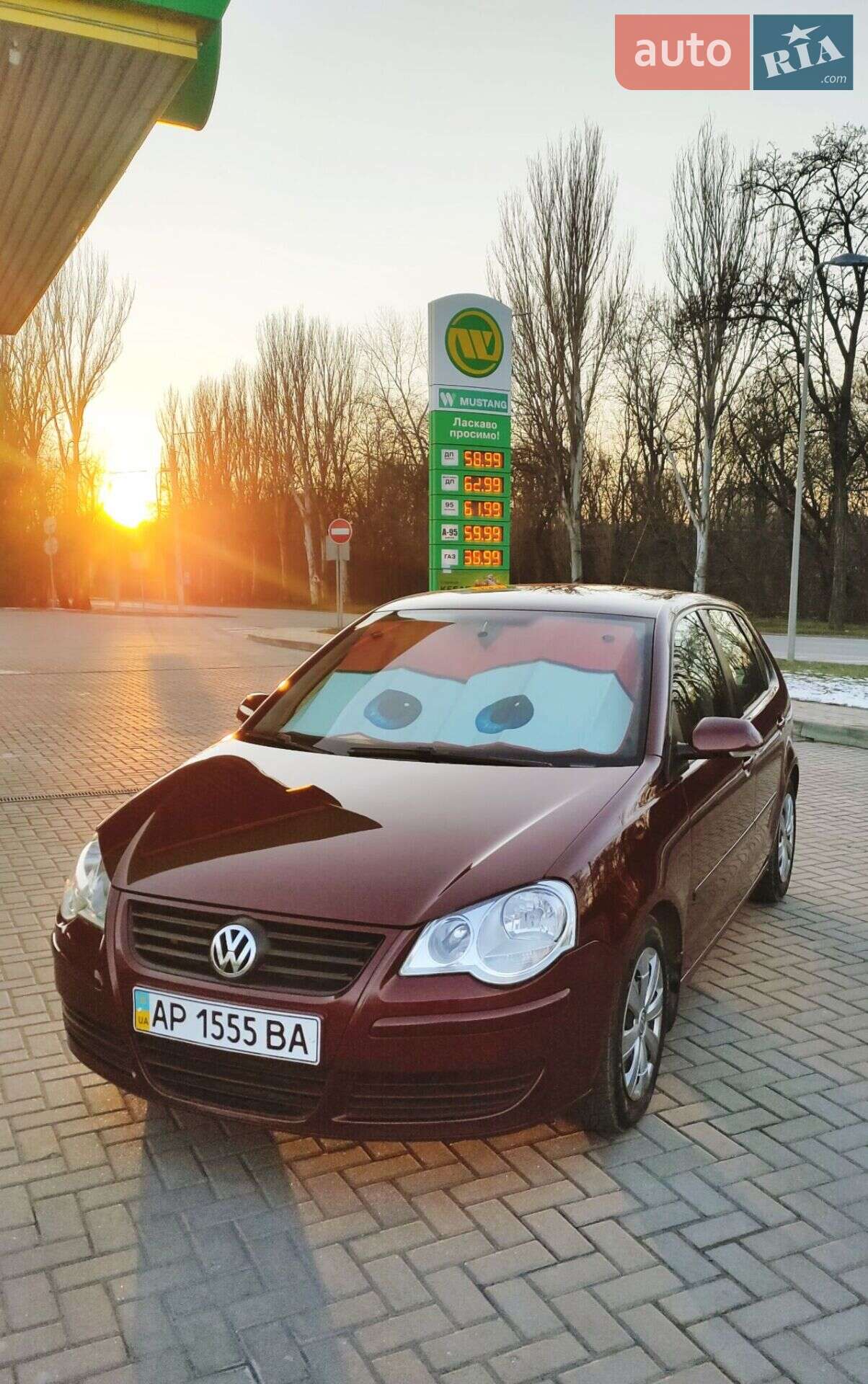 VOLKSWAGEN POLO