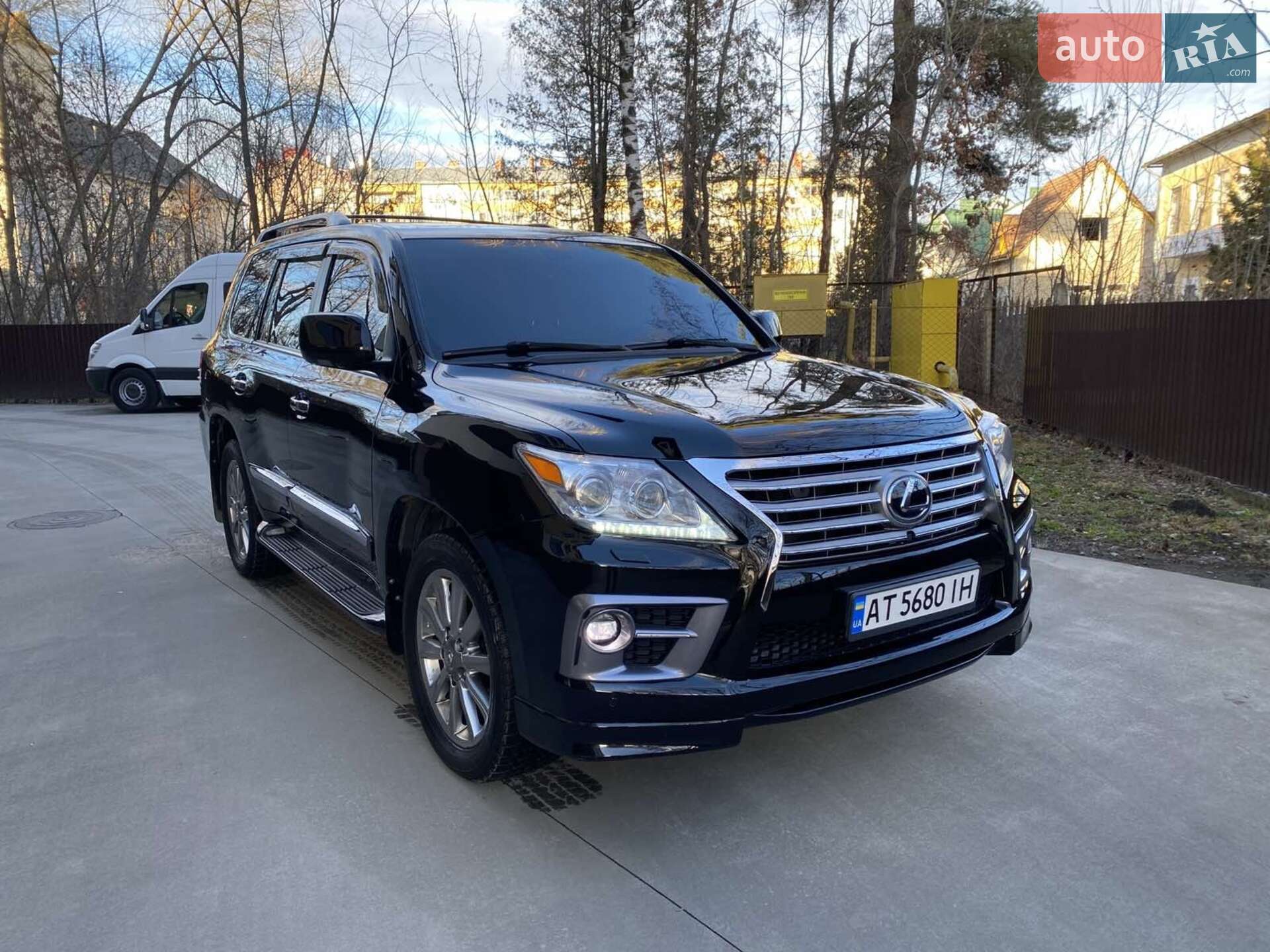 Головне фото звіту автомобіля LEXUS LX 570 2011