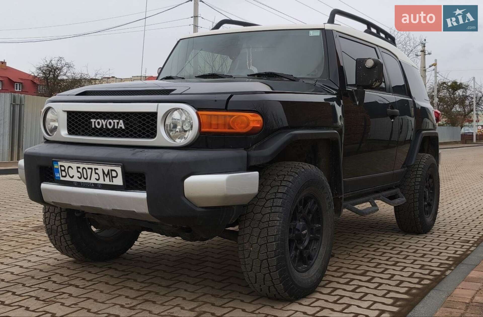 TOYOTA FJ CRUISER 2011