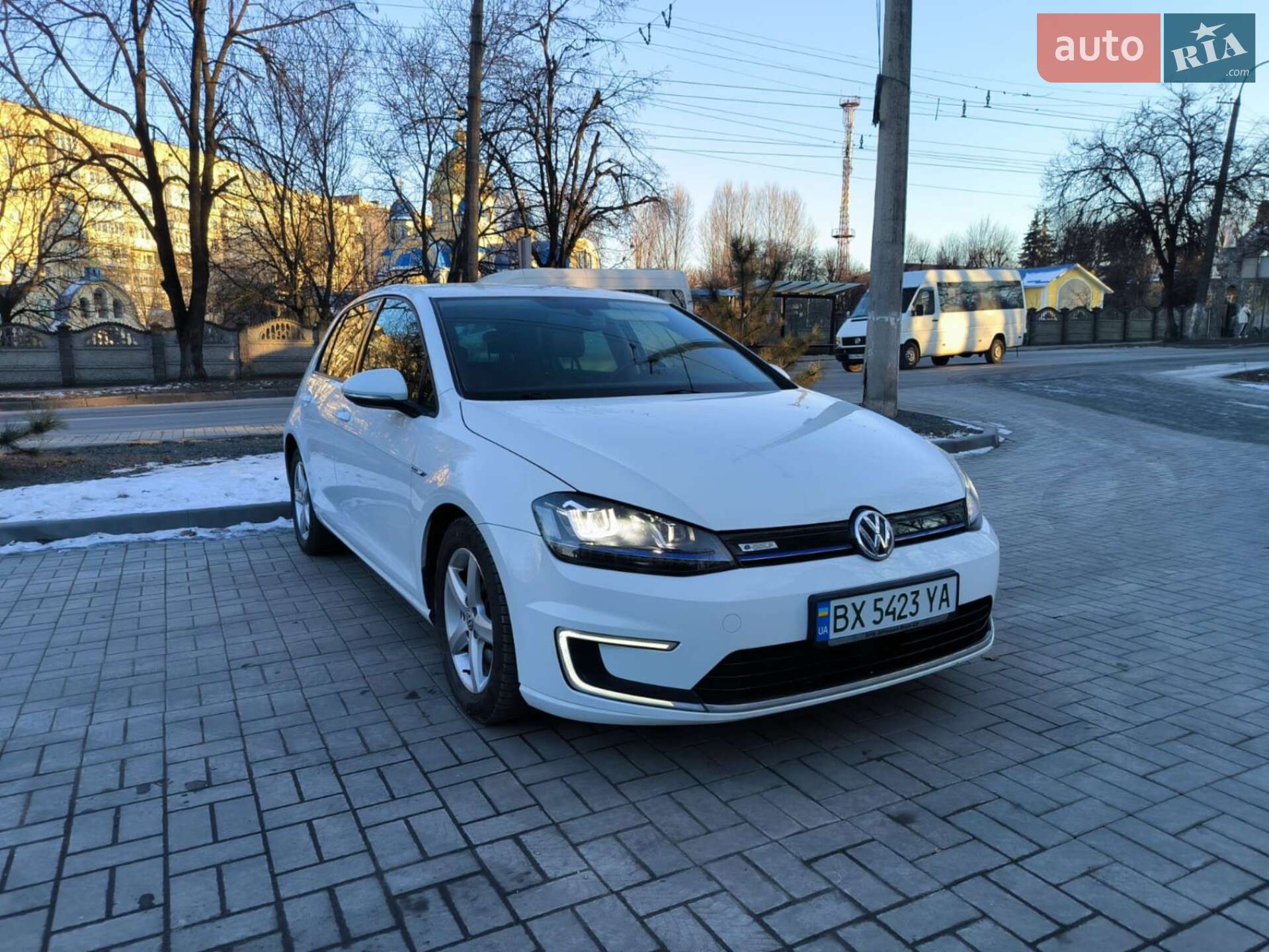 VOLKSWAGEN E-GOLF 2015