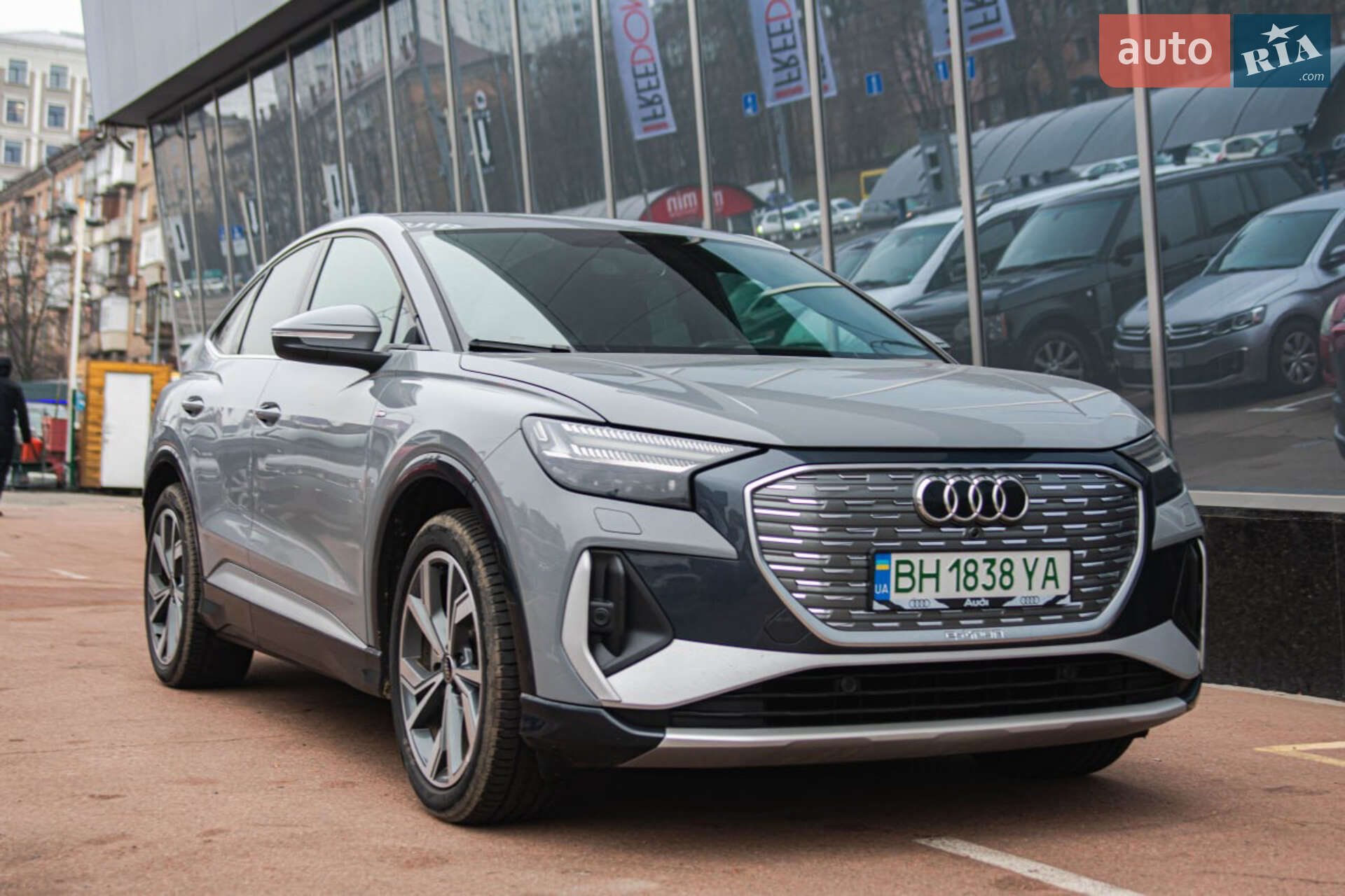 AUDI E-TRON 2022