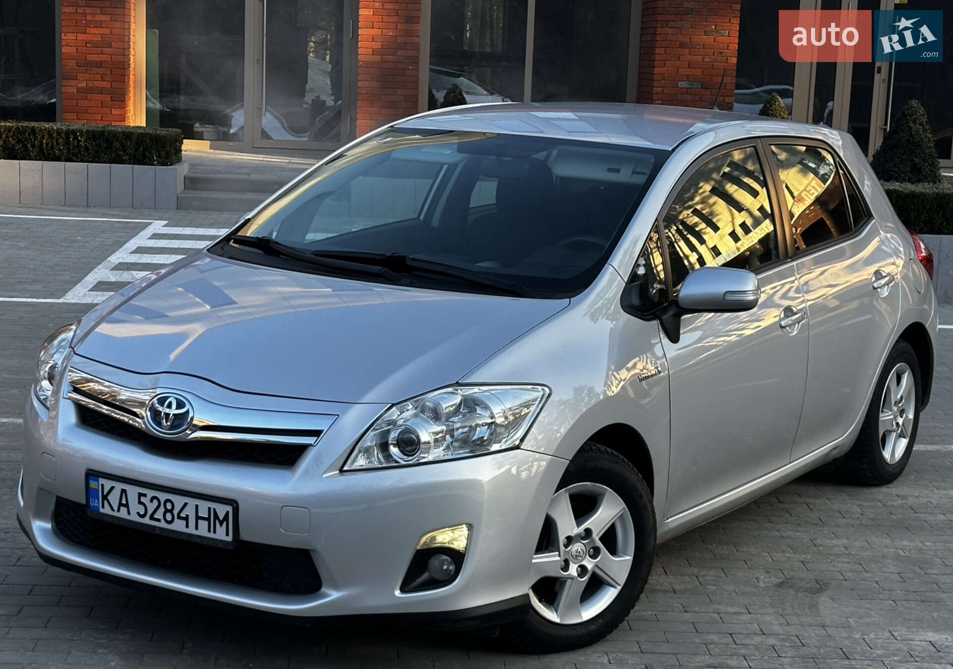 TOYOTA AURIS 2011