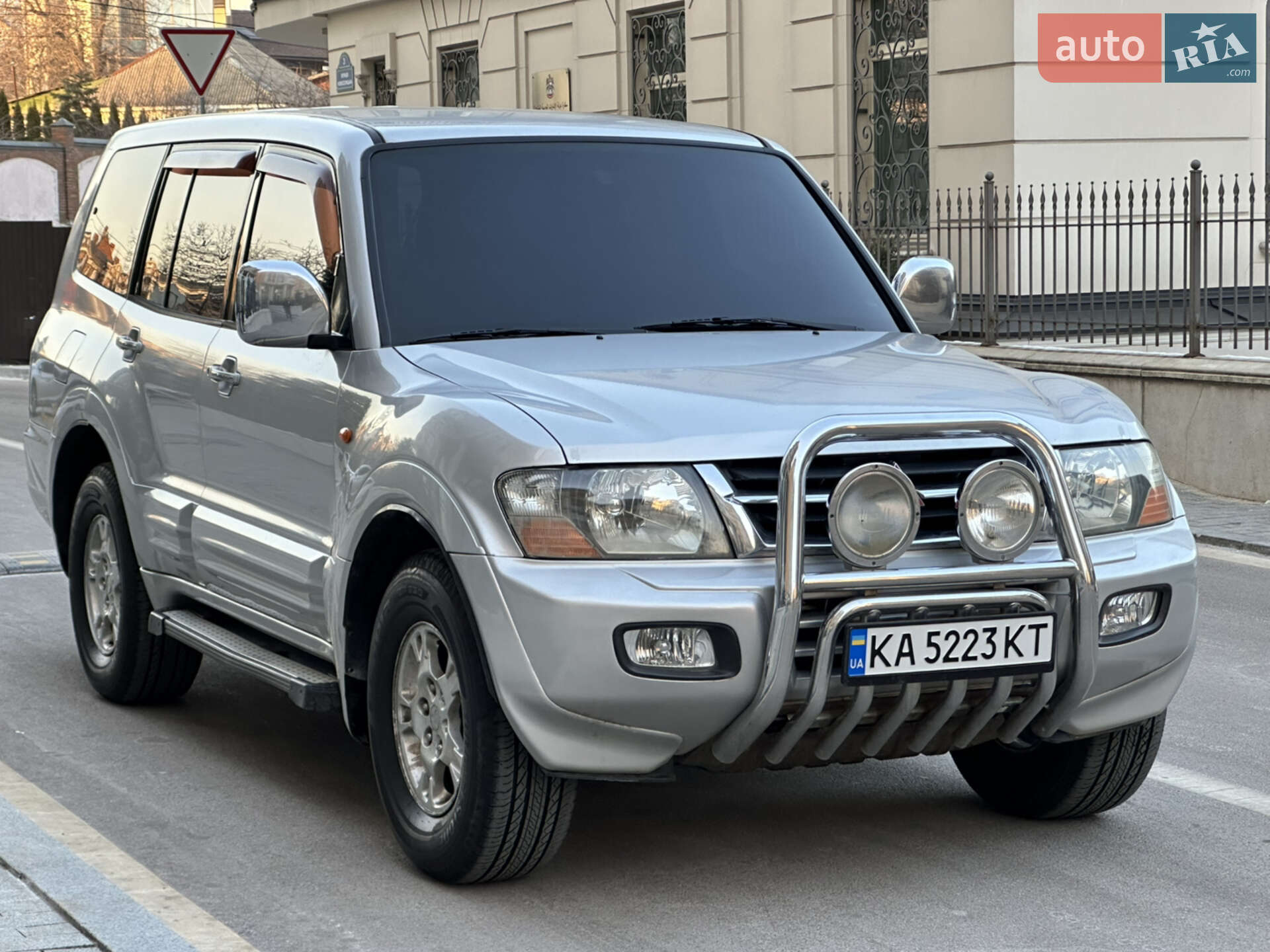 MITSUBISHI PAJERO 2002