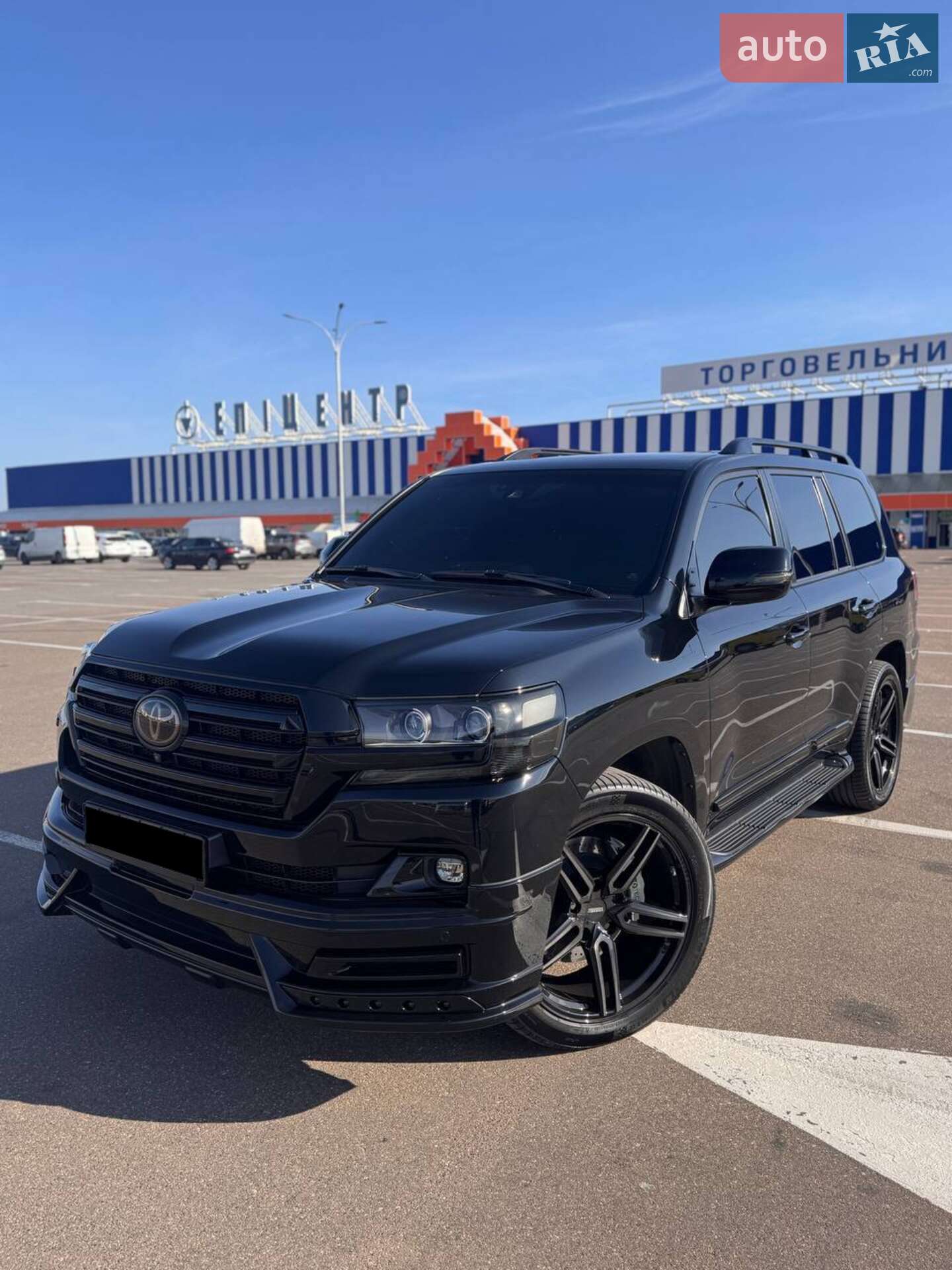 Головне фото звіту автомобіля TOYOTA LAND CRUISER 200 2017