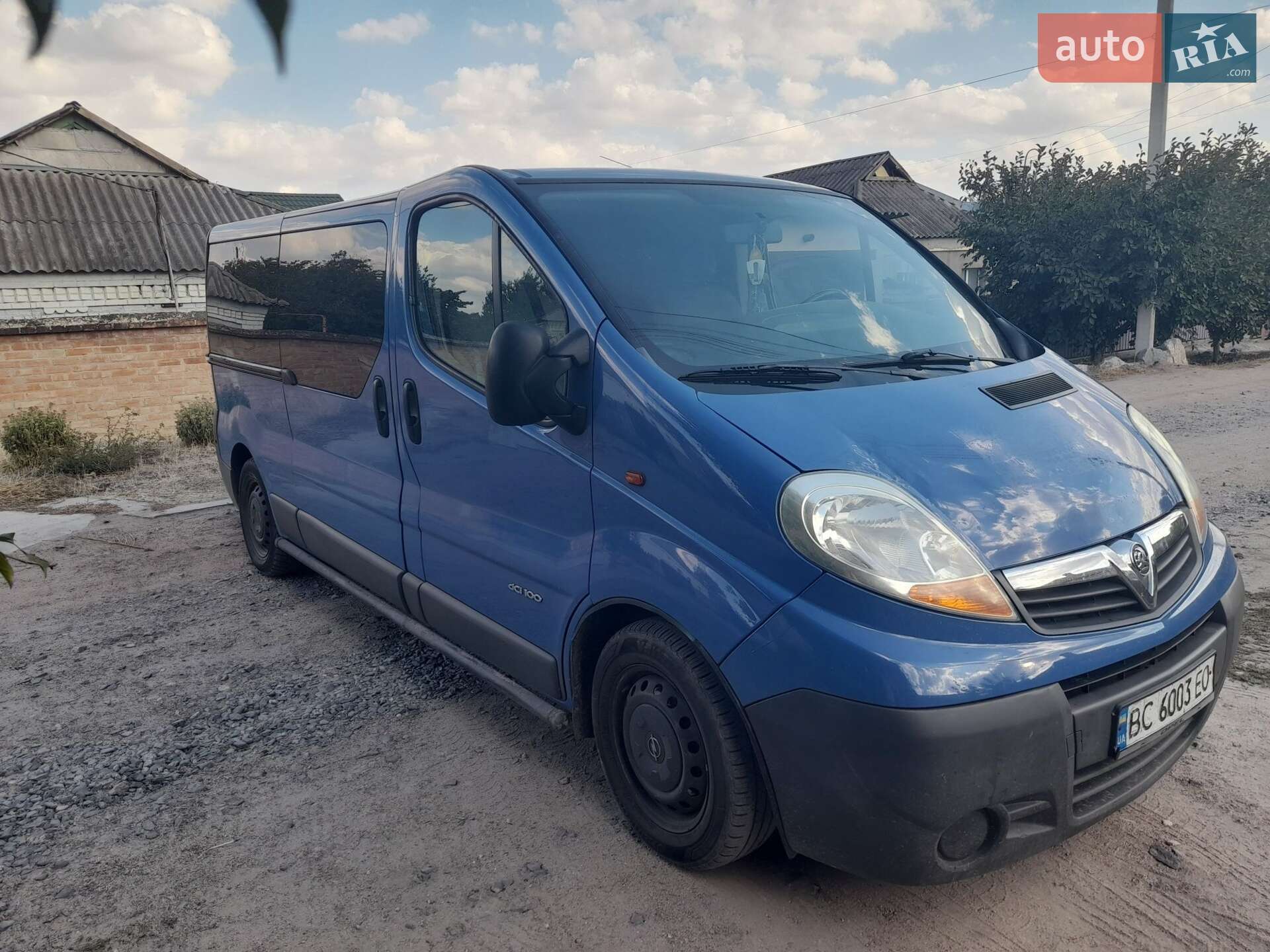 OPEL VIVARO 2003