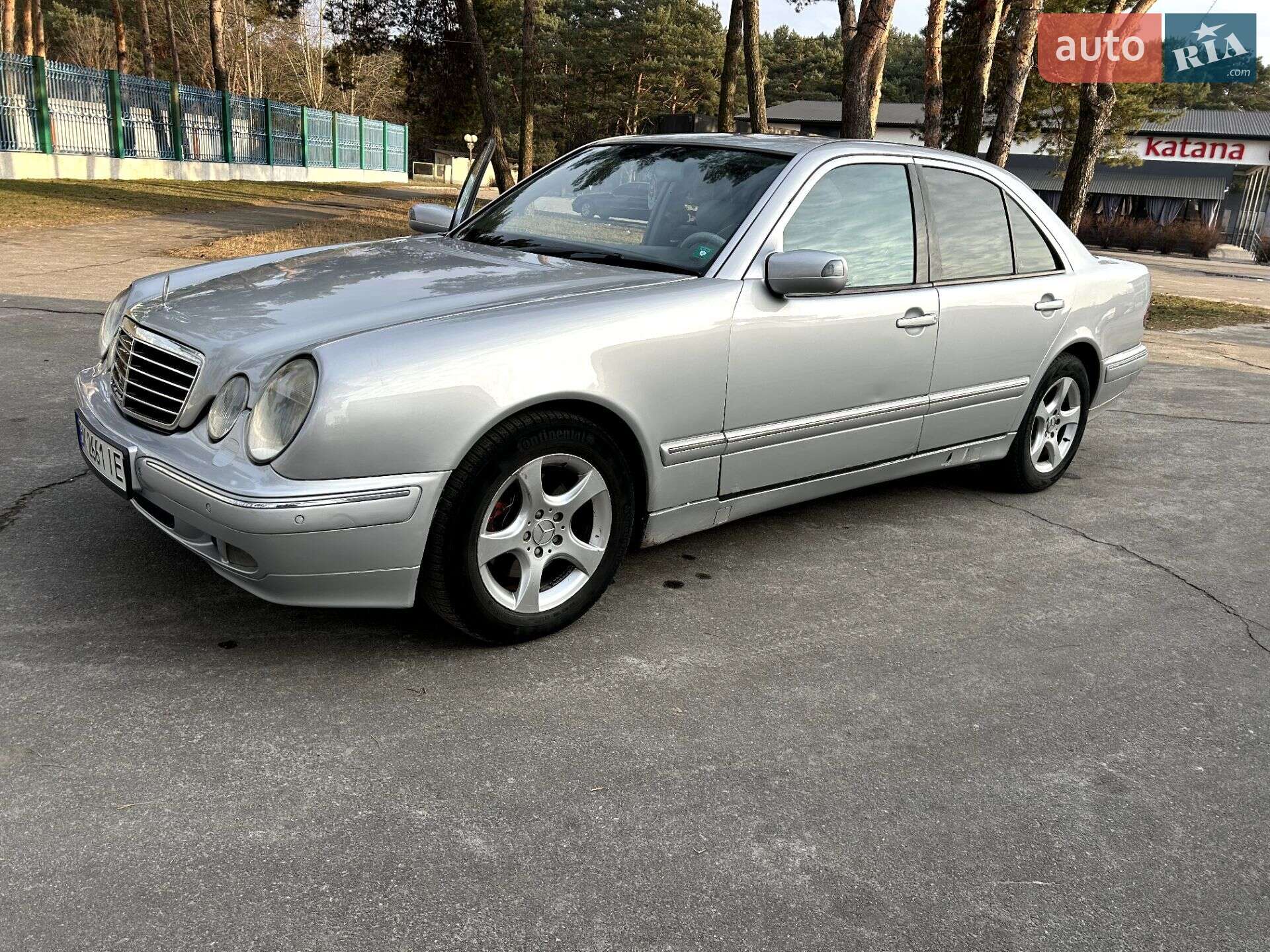 MERCEDES-BENZ 210 2001