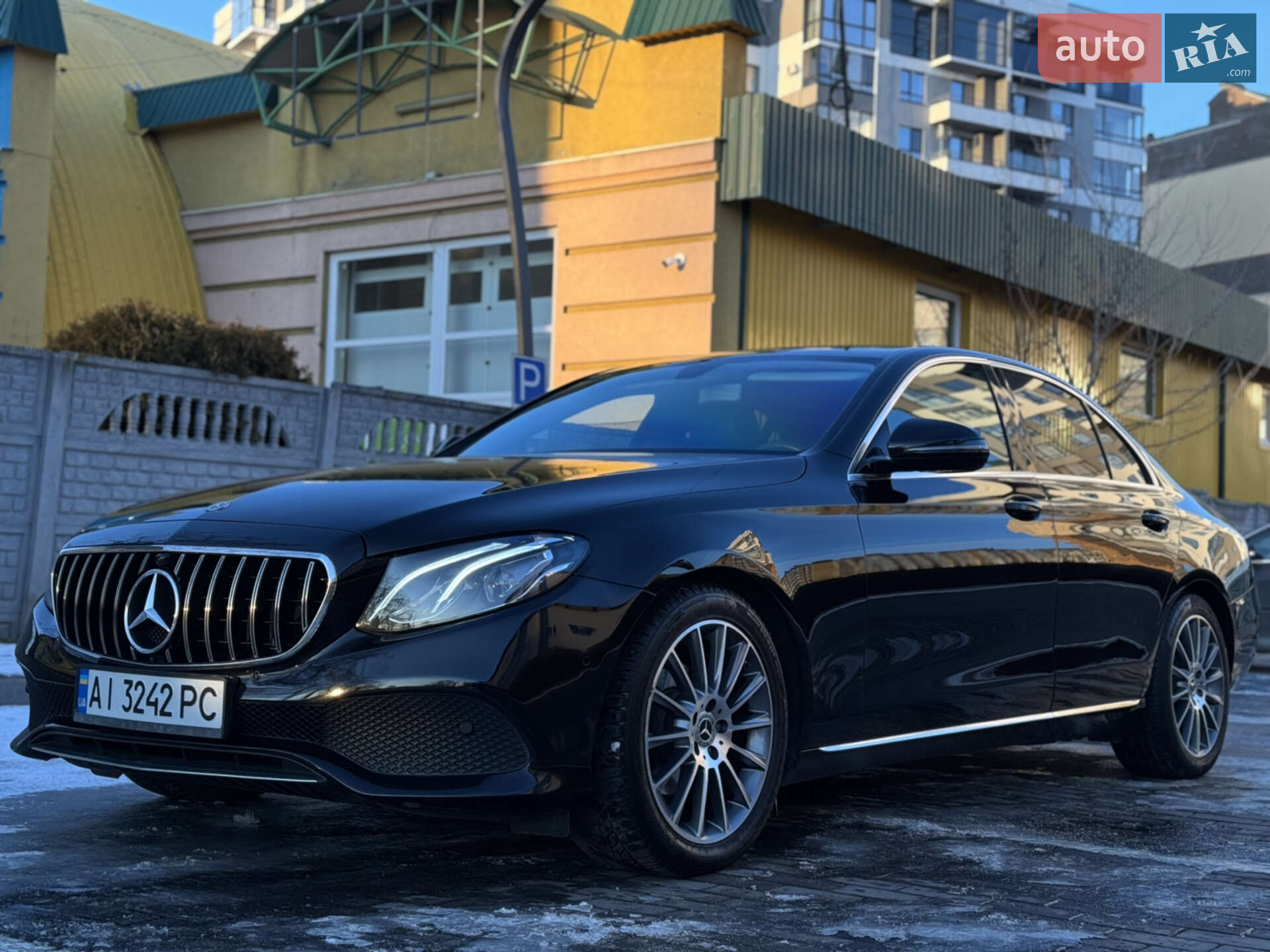 Головне фото звіту автомобіля MERCEDES-BENZ E 220 2017