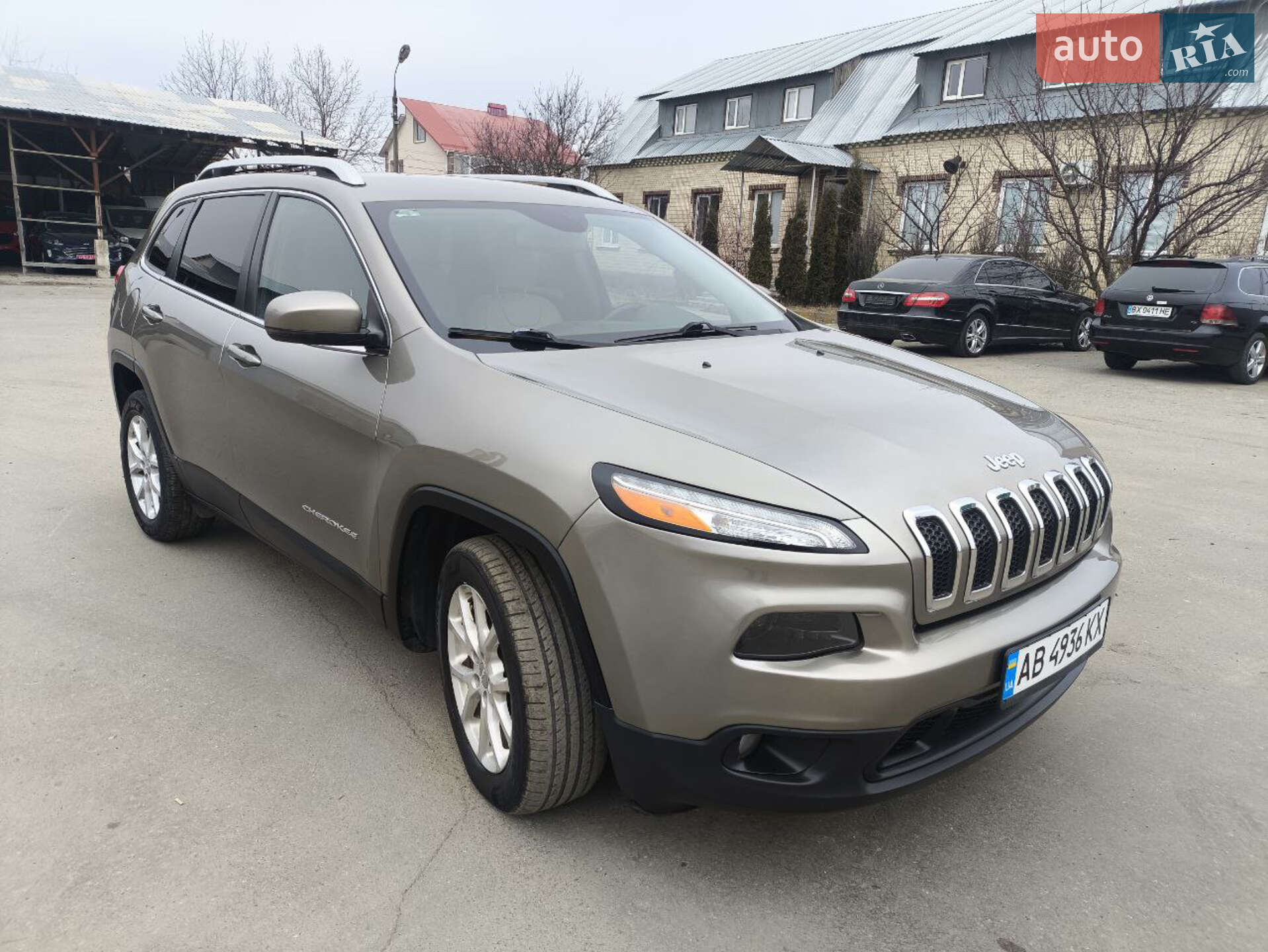 Головне фото звіту автомобіля JEEP CHEROKEE 2017