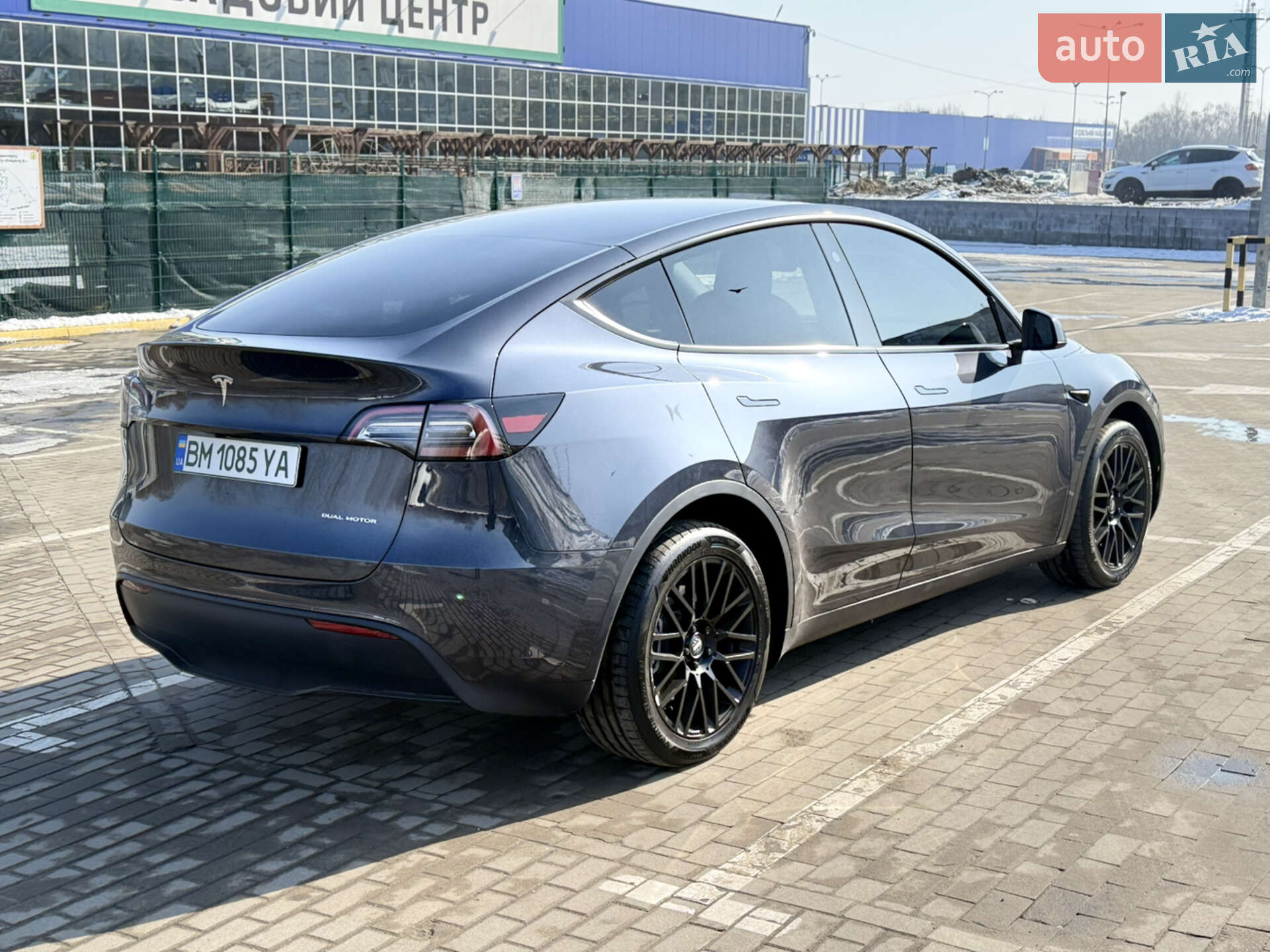 Головне фото звіту автомобіля TESLA MODEL Y 2024