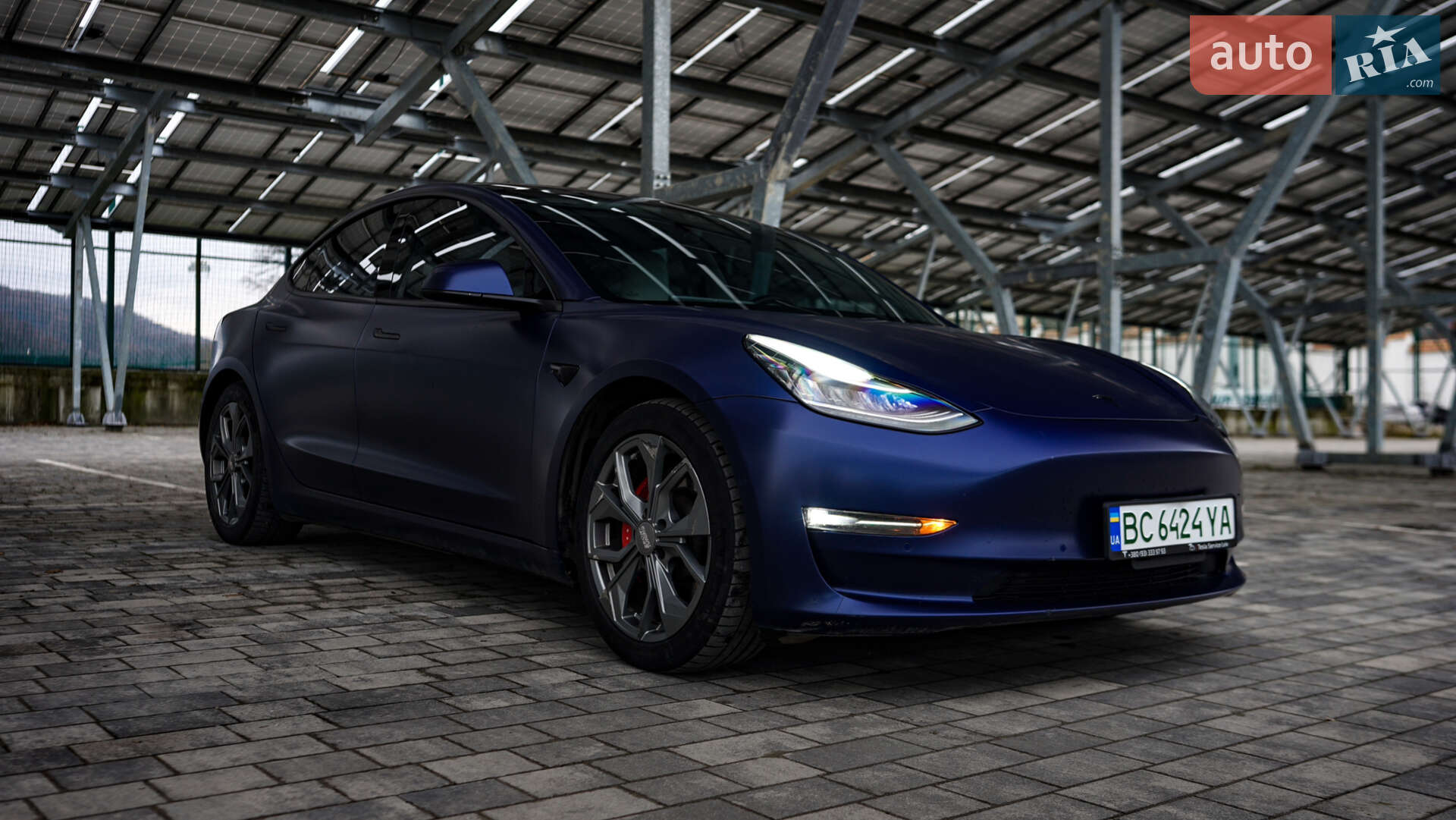 Головне фото звіту автомобіля TESLA MODEL 3 2018