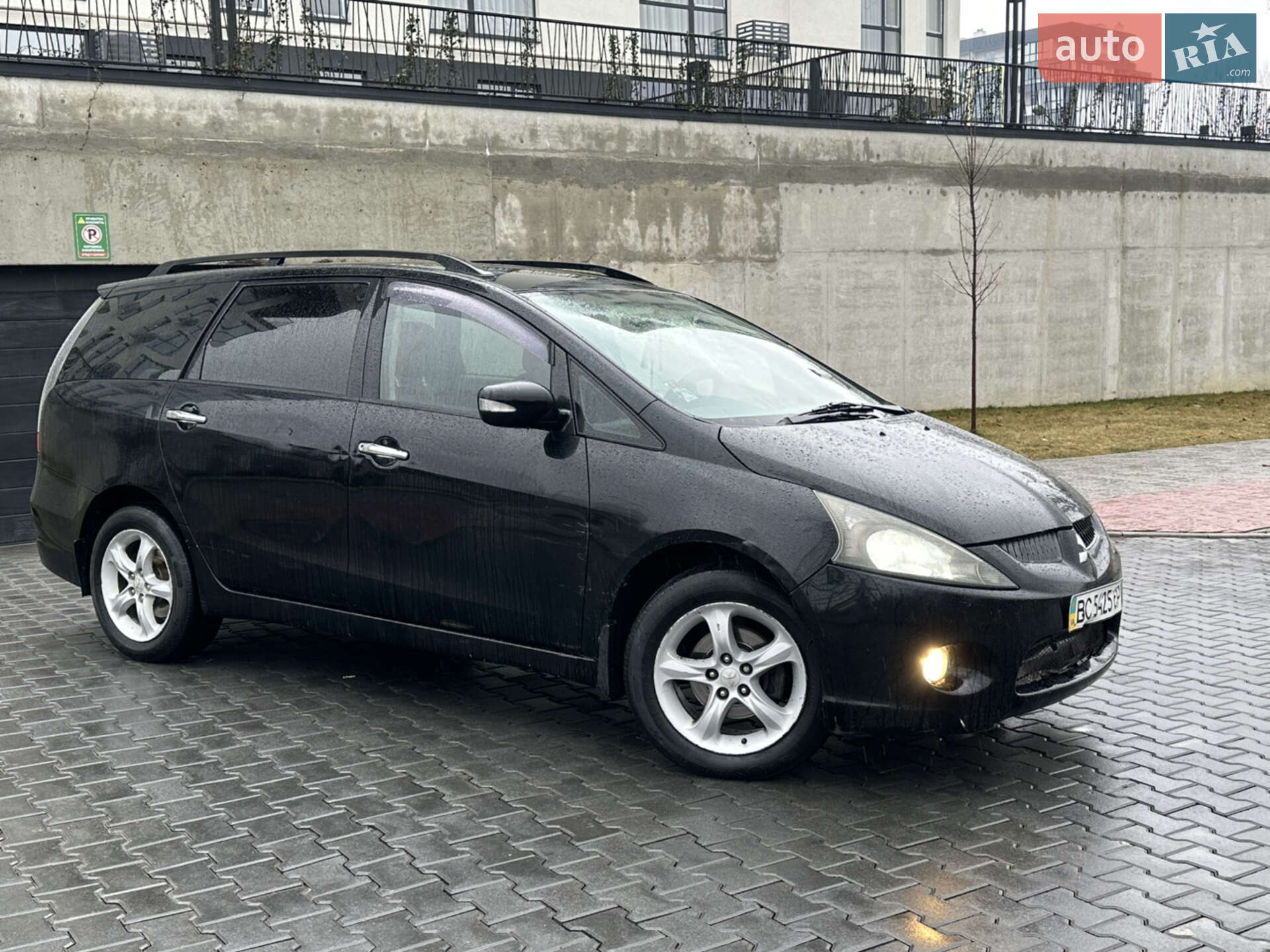 MITSUBISHI GRANDIS 2006