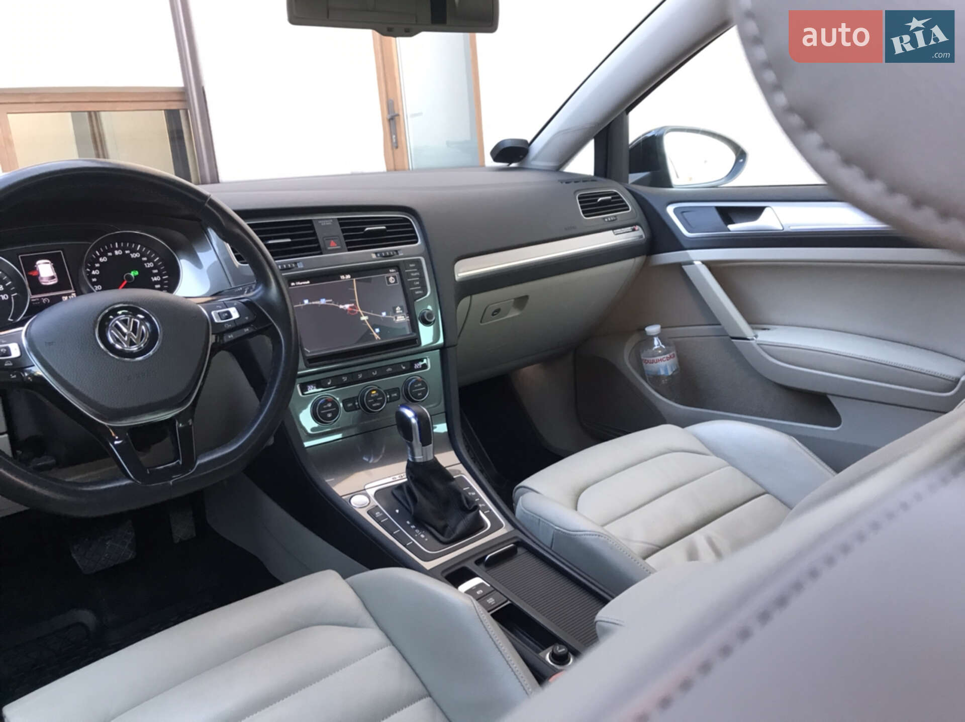 VOLKSWAGEN E-GOLF 2015