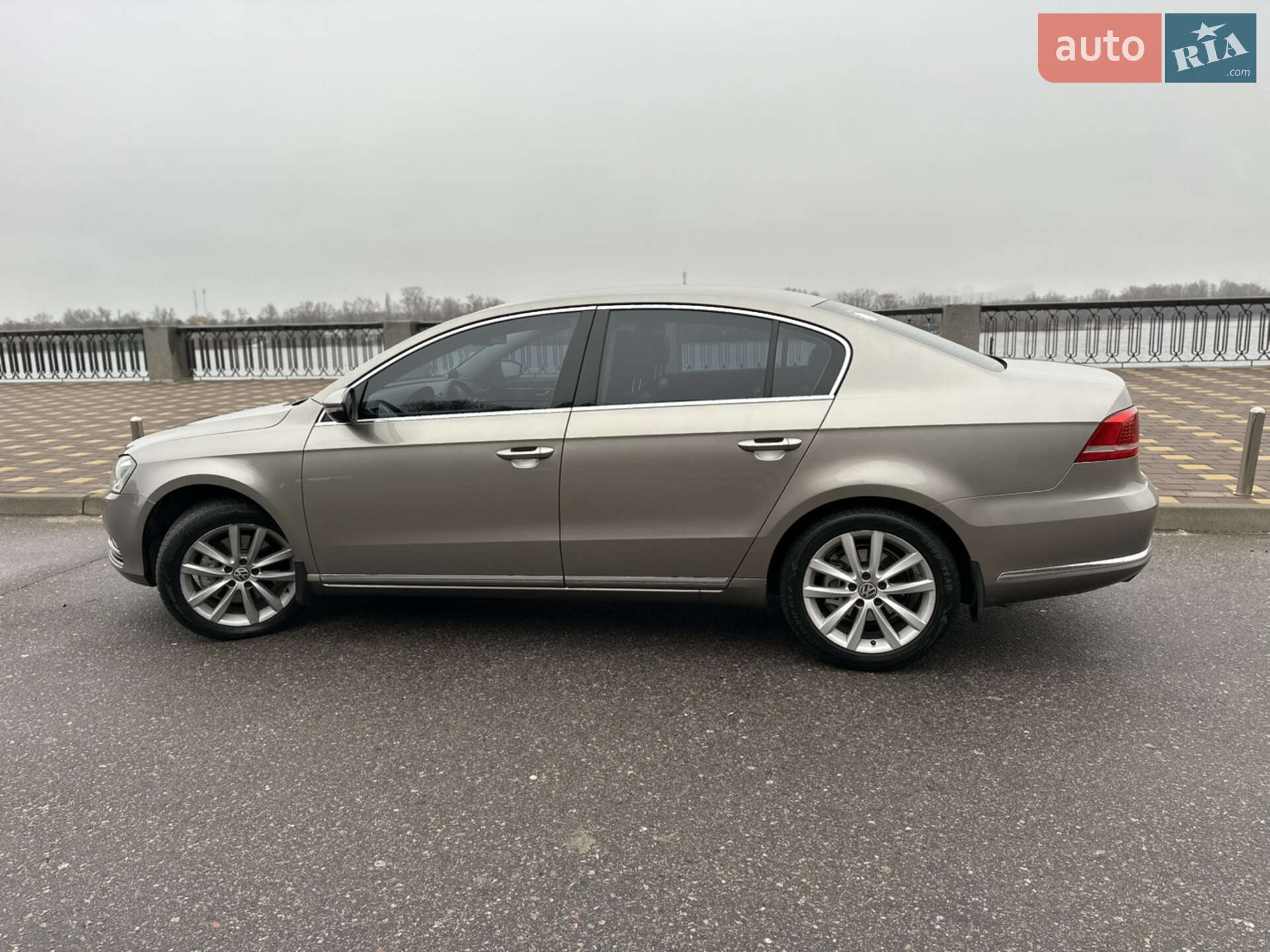 VOLKSWAGEN PASSAT 2014