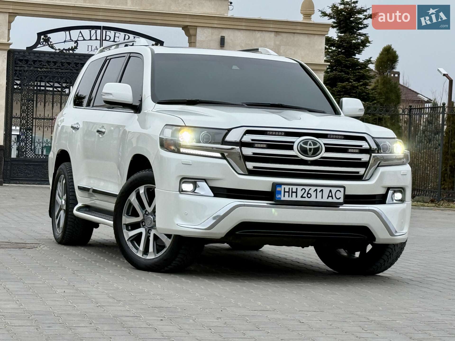TOYOTA LAND CRUISER 200