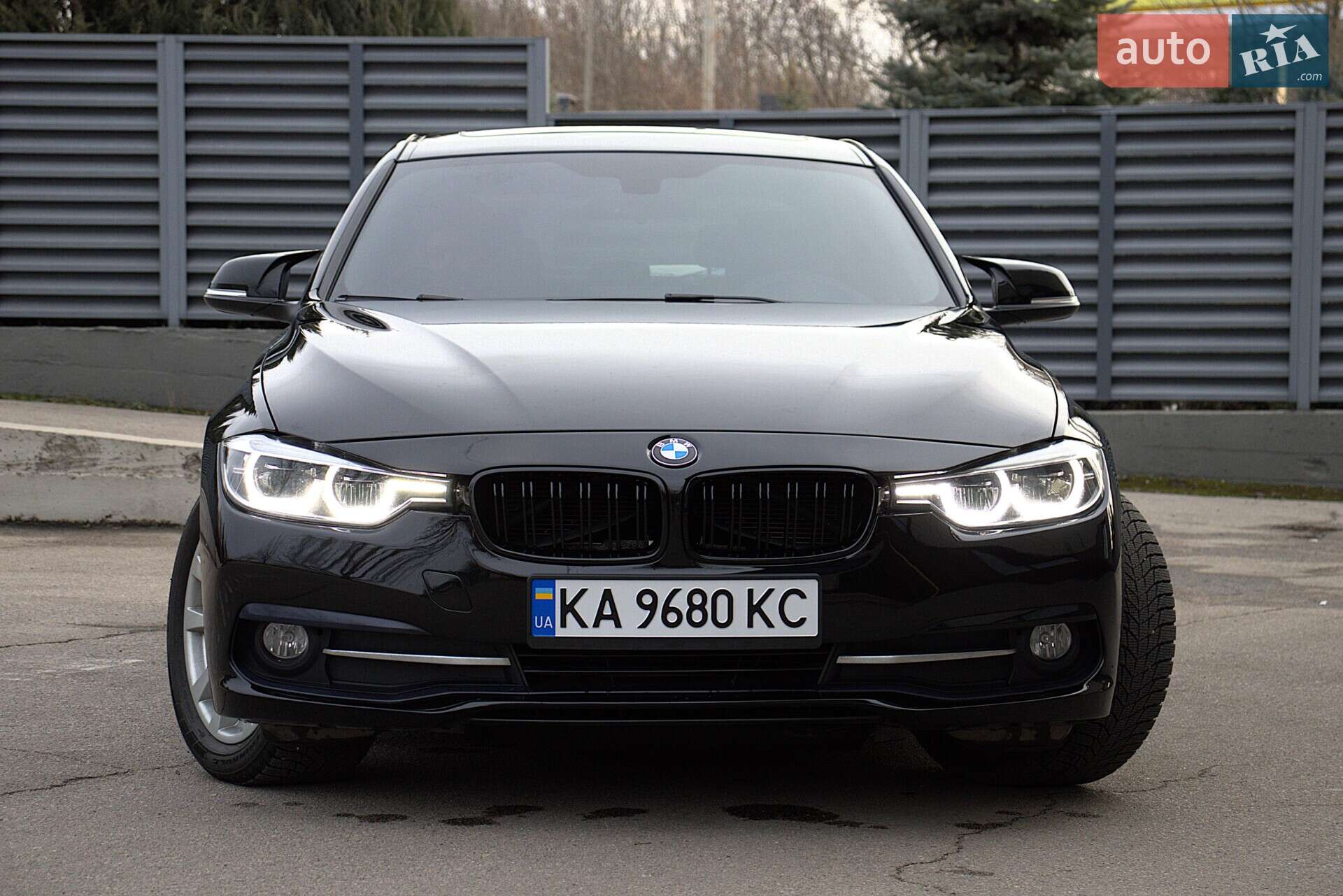 Головне фото звіту автомобіля BMW 320I 2017