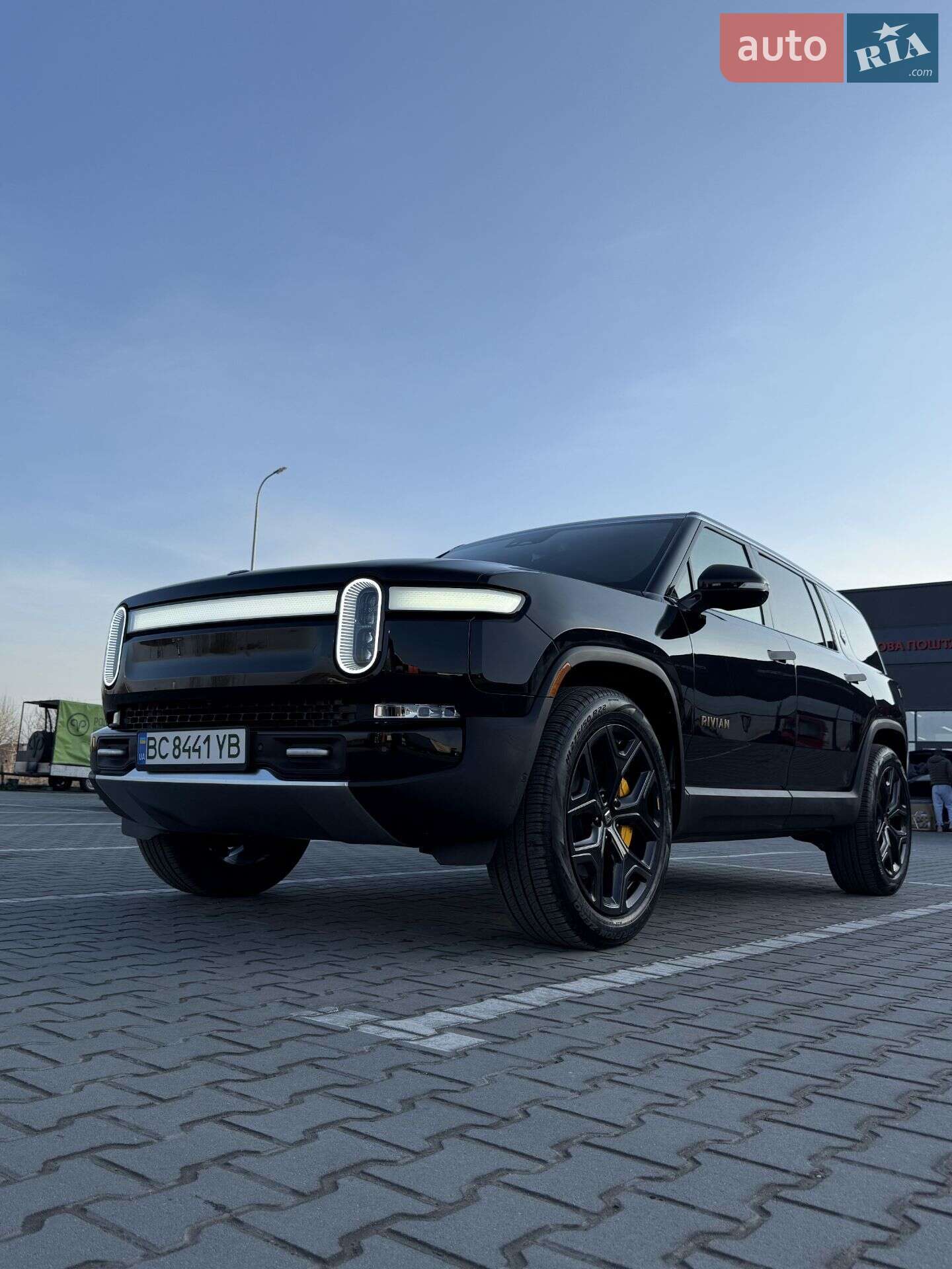 RIVIAN R1S 2024