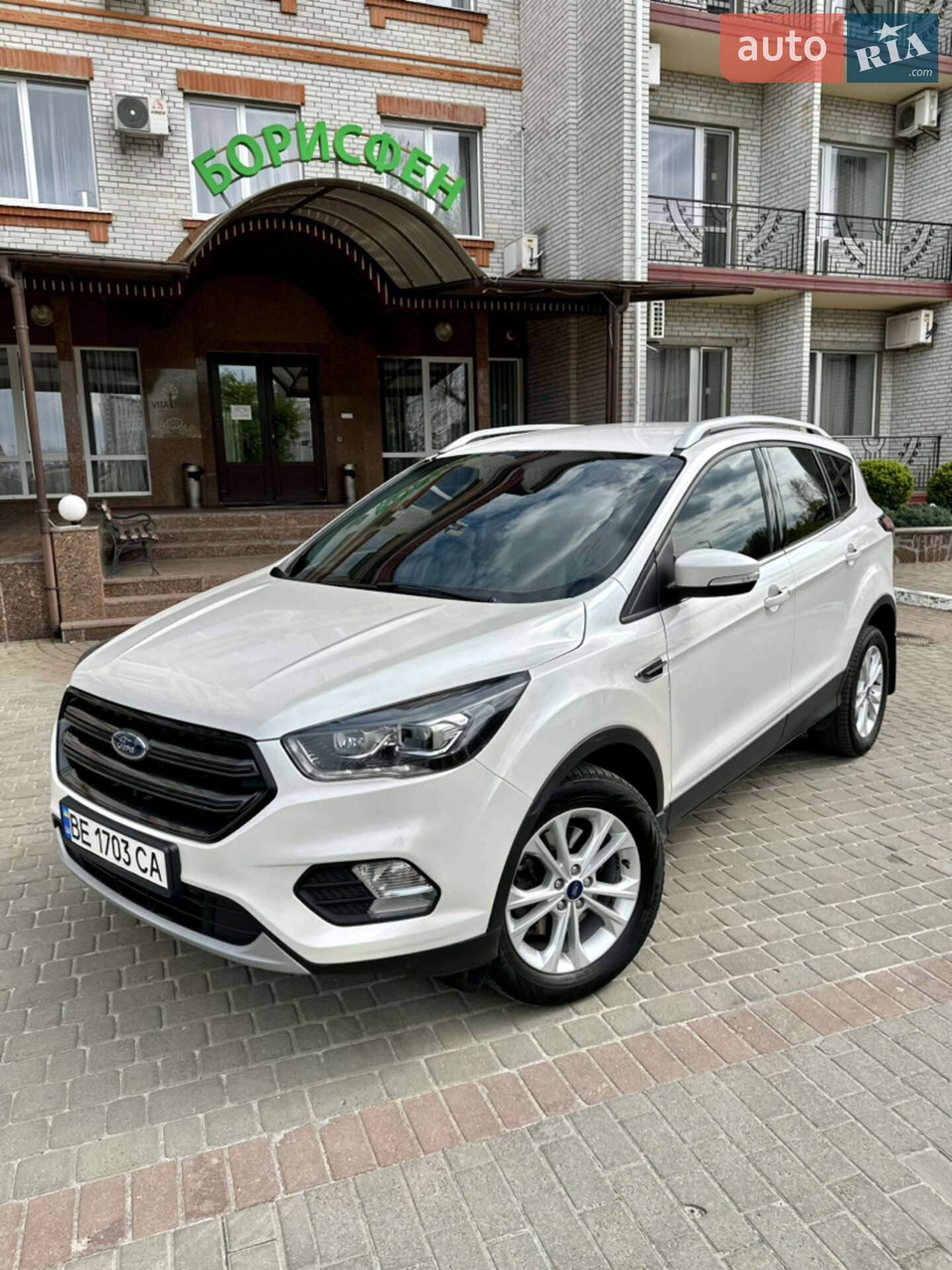 Головне фото звіту автомобіля FORD KUGA 2017