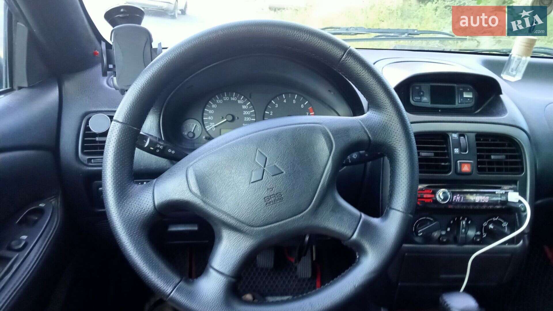 MITSUBISHI CARISMA 2002