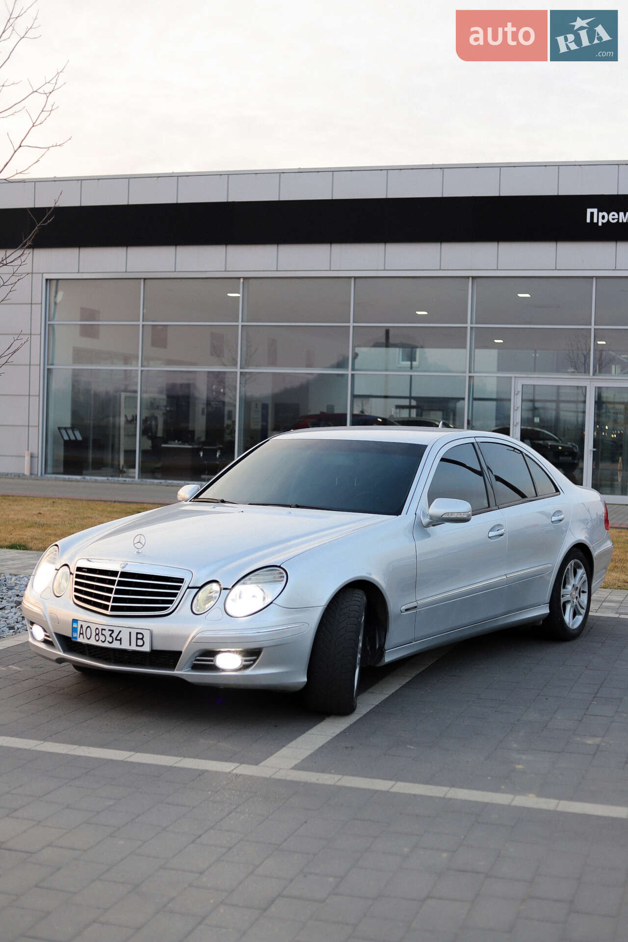 MERCEDES-BENZ E 220