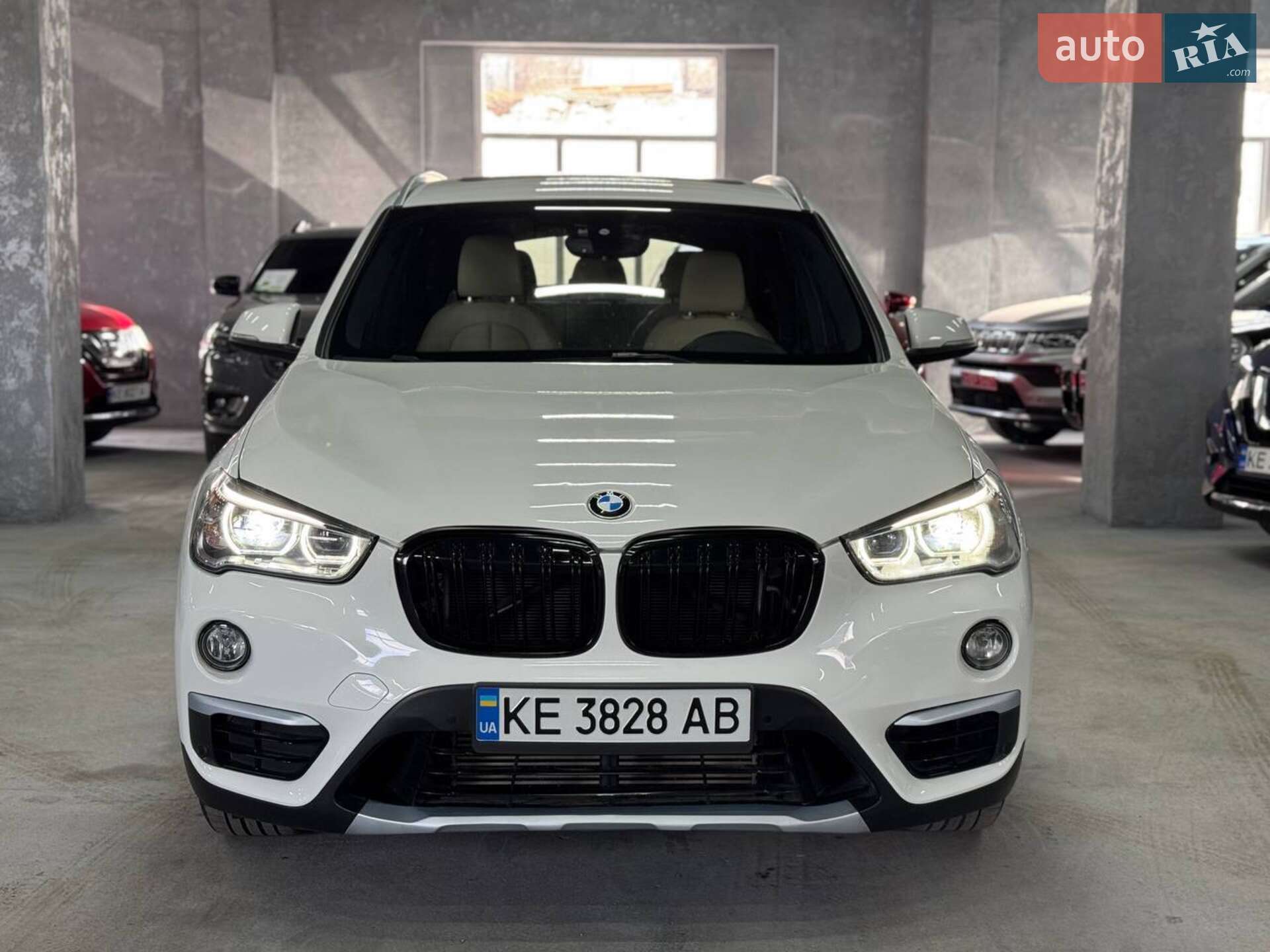 Головне фото звіту автомобіля BMW X1 2017