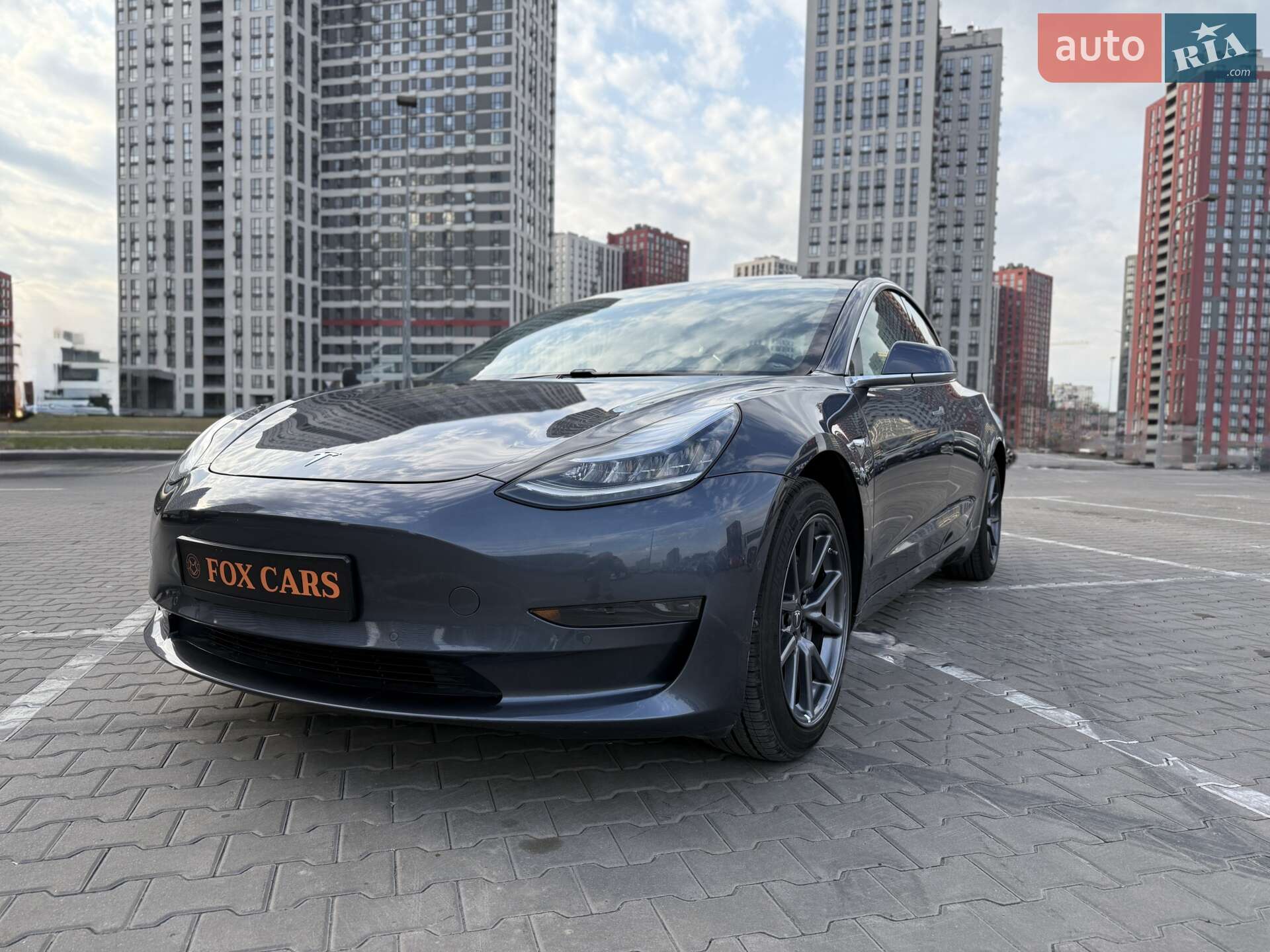 Головне фото звіту автомобіля TESLA MODEL 3 2020