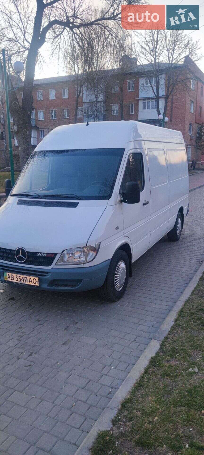 MERCEDES-BENZ 208 2004