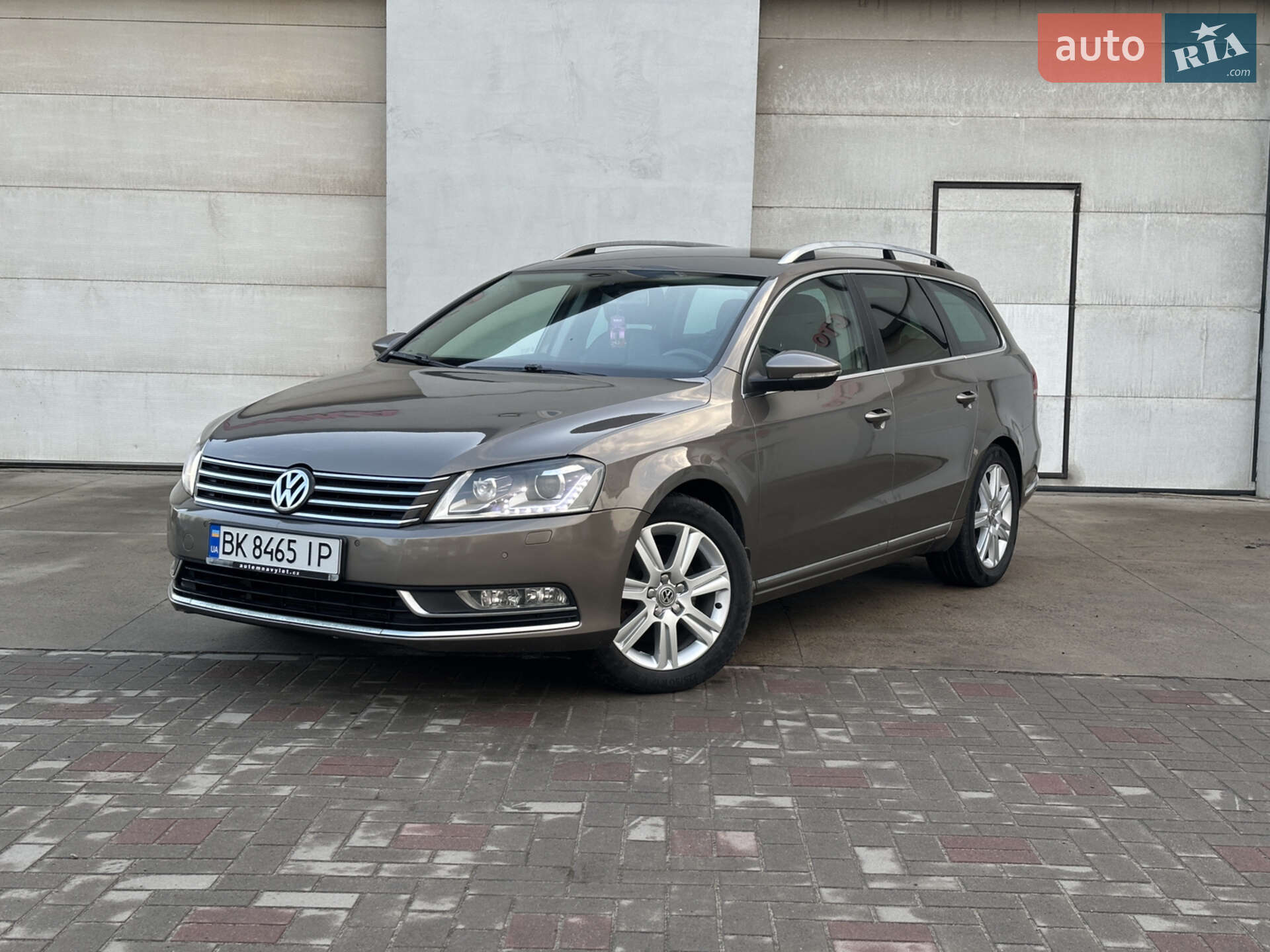 VOLKSWAGEN PASSAT 2011