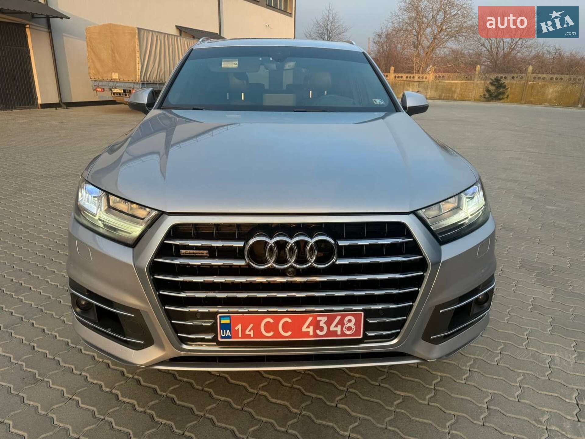 Головне фото звіту автомобіля AUDI Q7 2017
