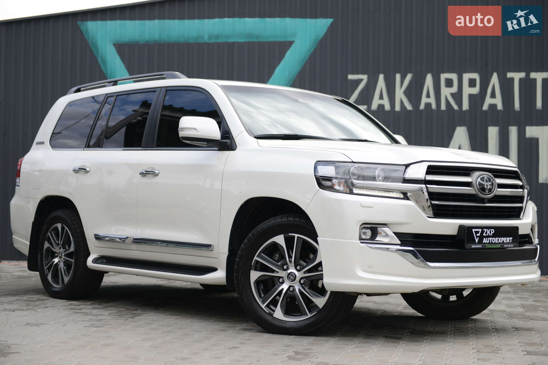 TOYOTA LAND CRUISER 200