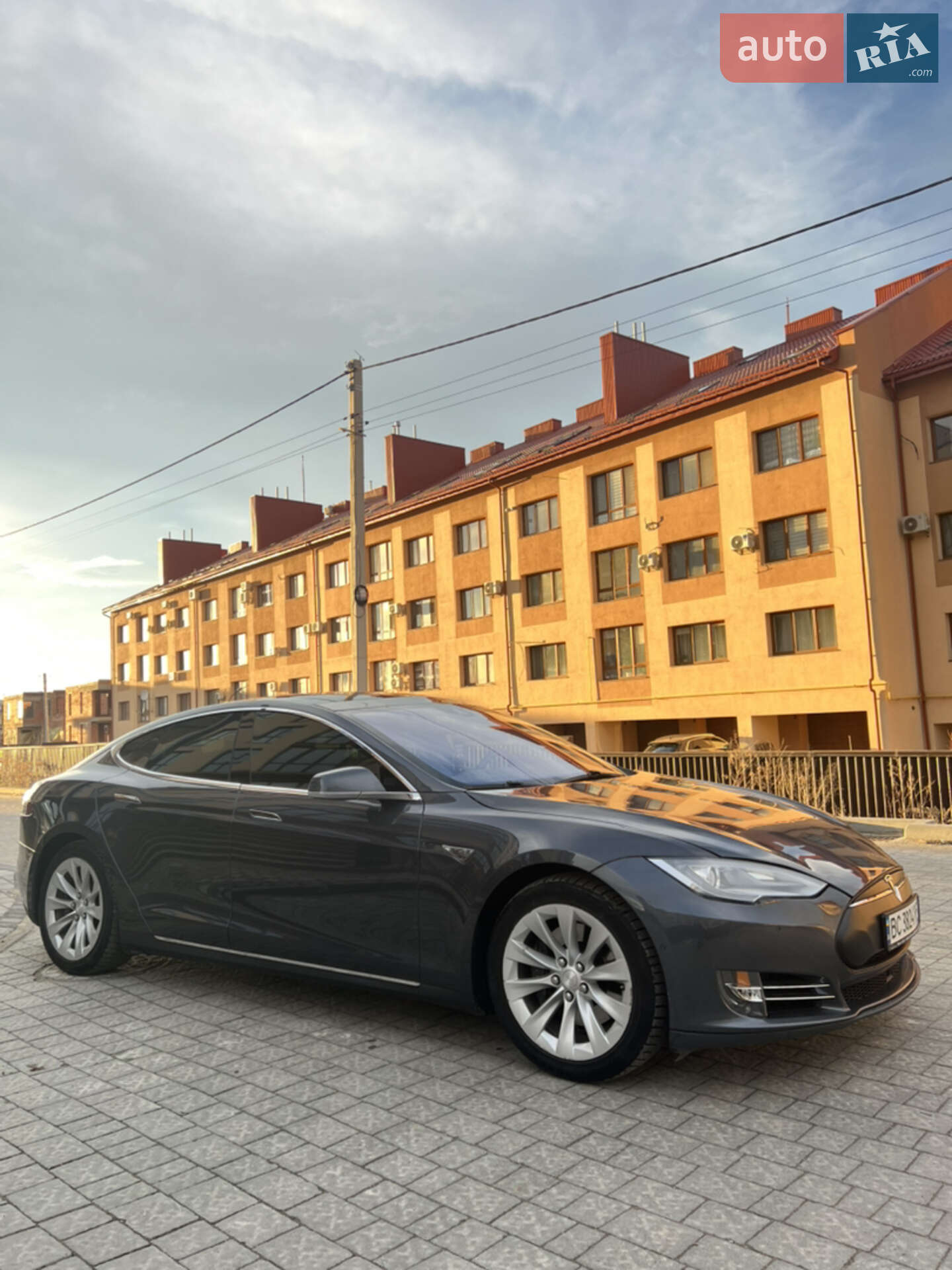 TESLA MODEL S 2015