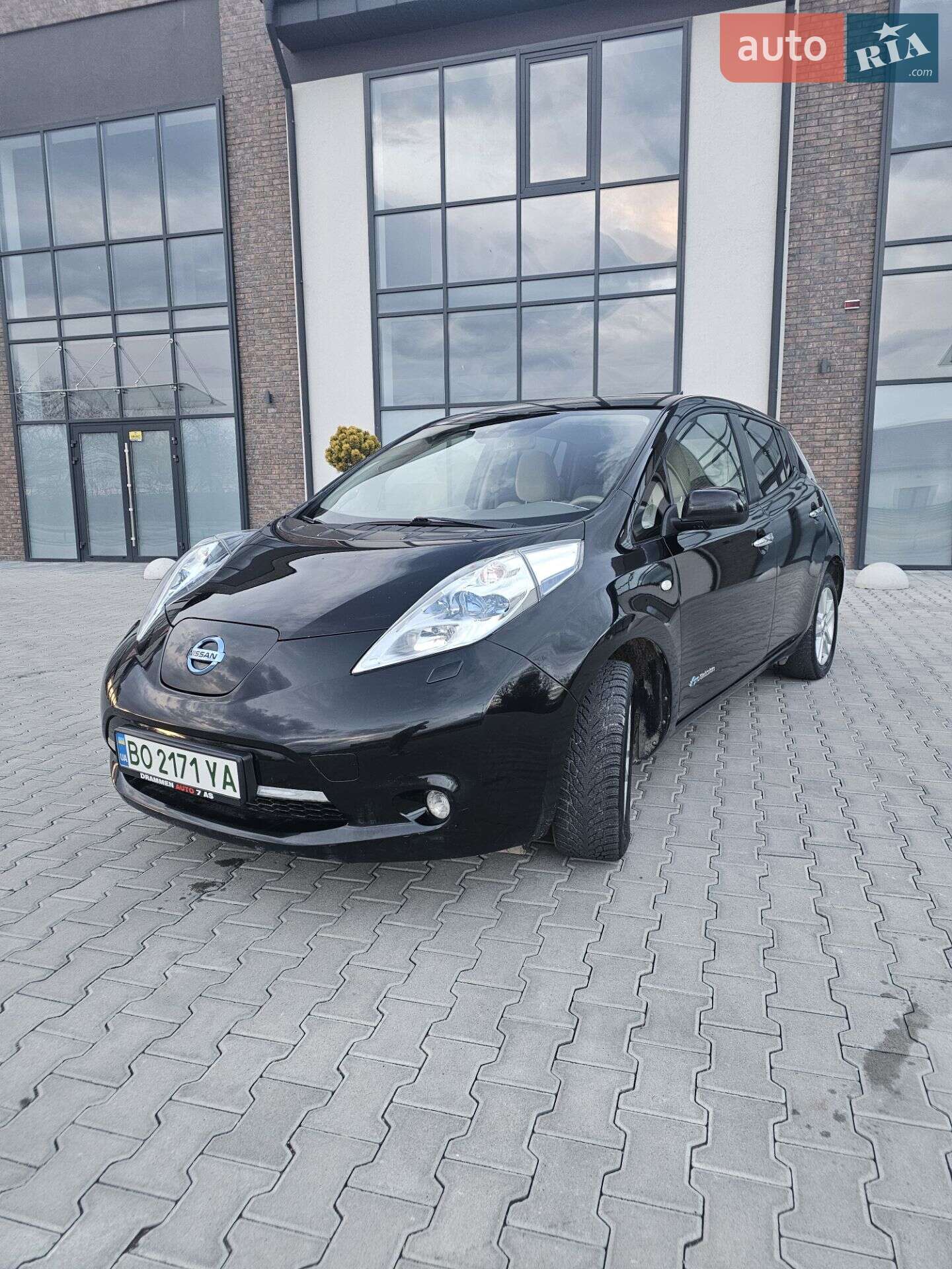 Головне фото звіту автомобіля NISSAN LEAF 2012