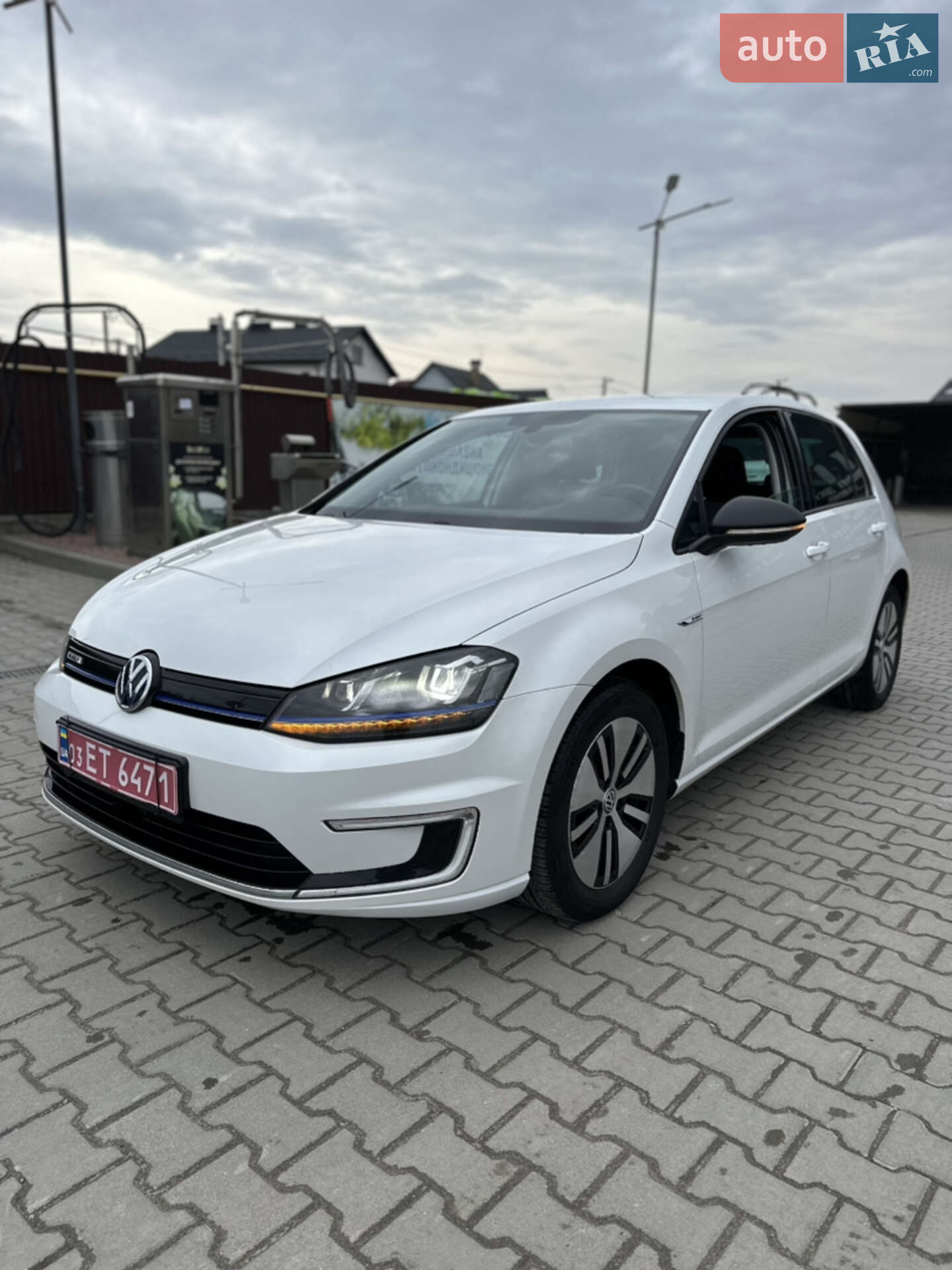VOLKSWAGEN E-GOLF 2014