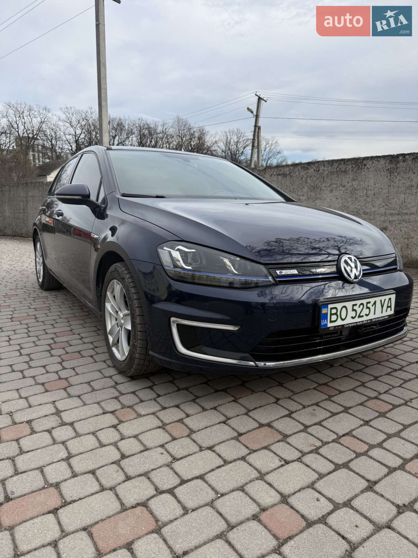 VOLKSWAGEN E-GOLF 2015