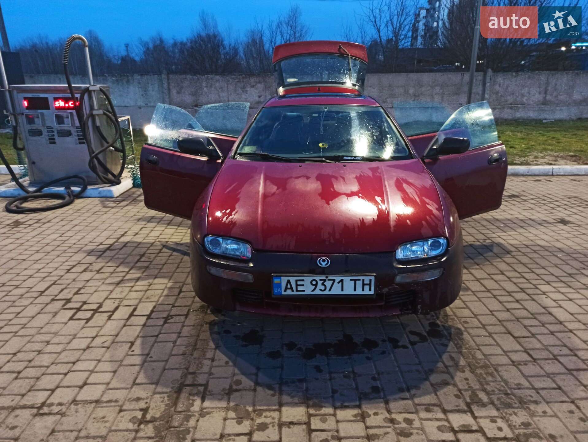MAZDA 323 1996
