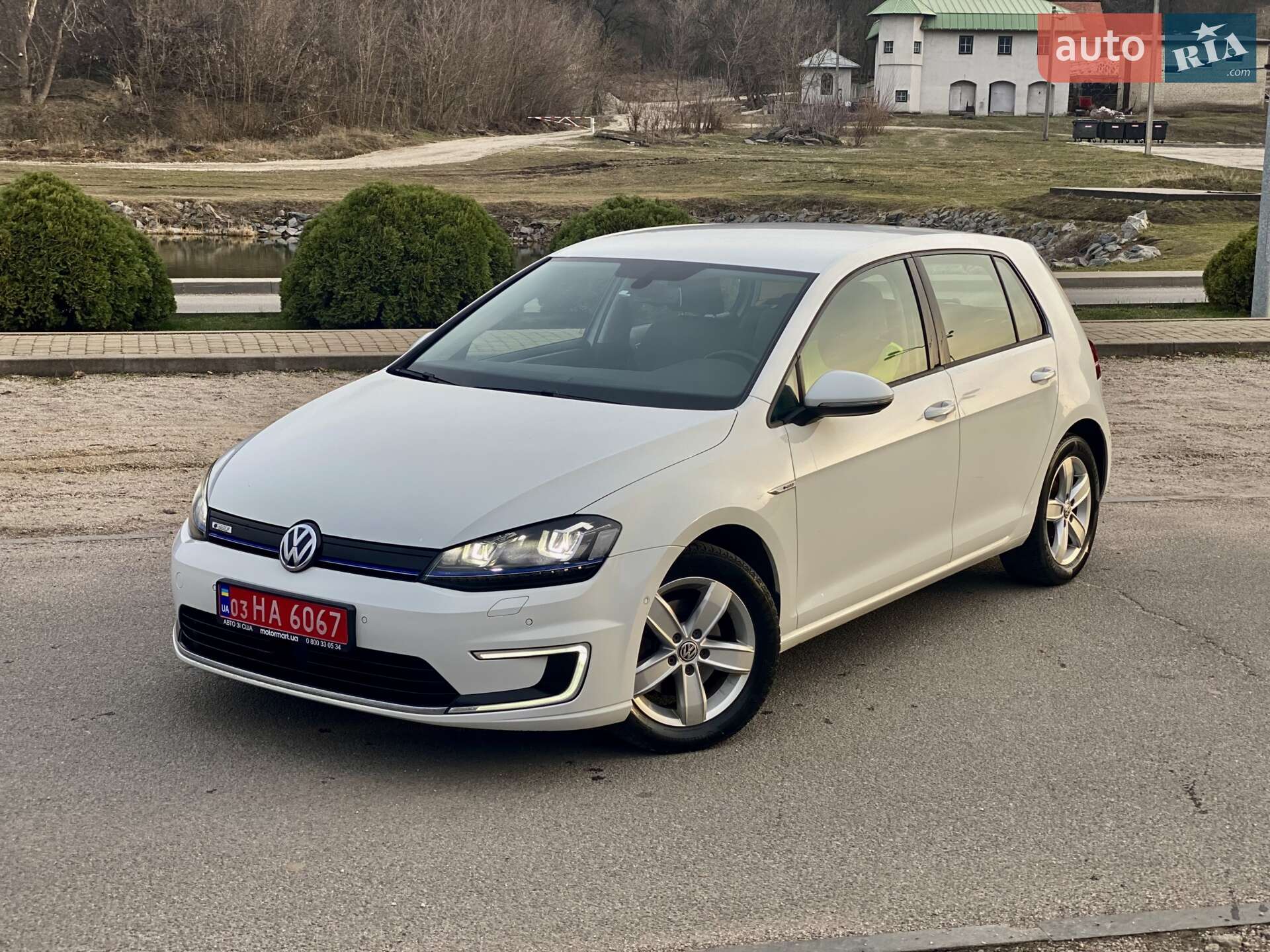 VOLKSWAGEN E-GOLF 2016