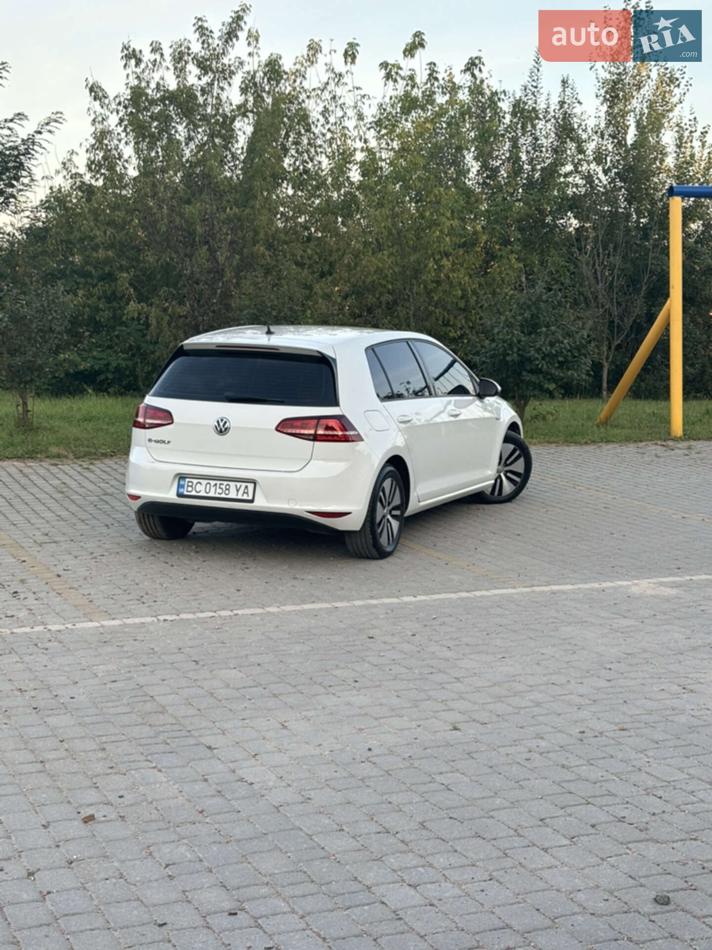 VOLKSWAGEN E-GOLF 2015