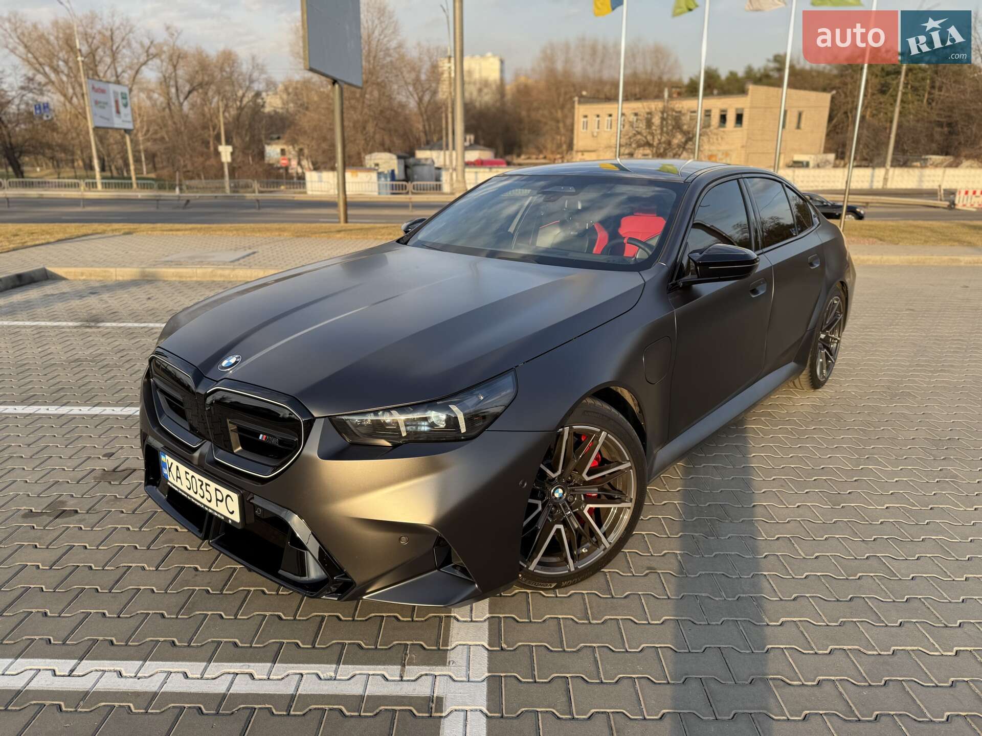 Головне фото звіту автомобіля BMW M5 2024