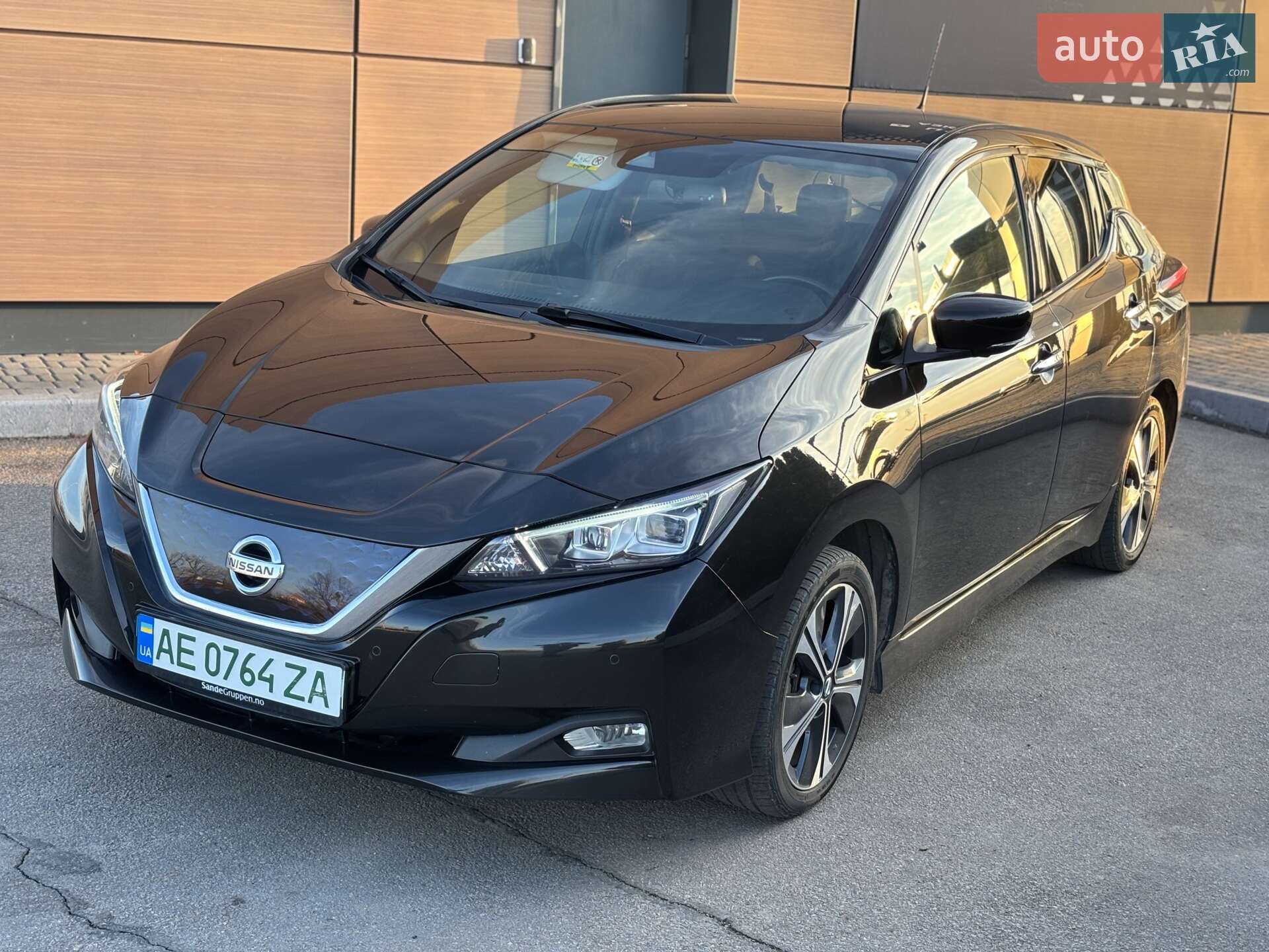 Головне фото звіту автомобіля NISSAN LEAF 2018