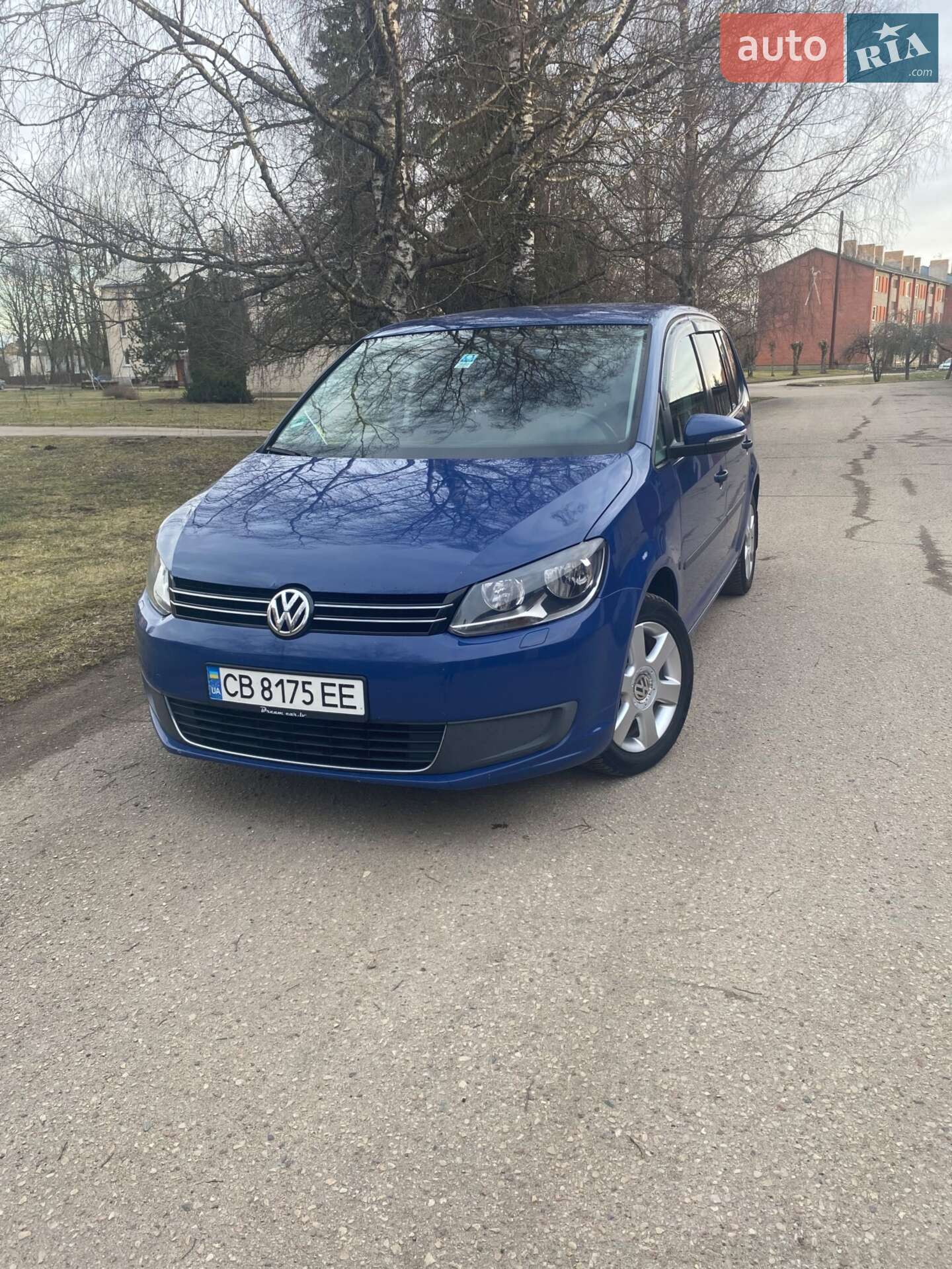 VOLKSWAGEN TOURAN 2011